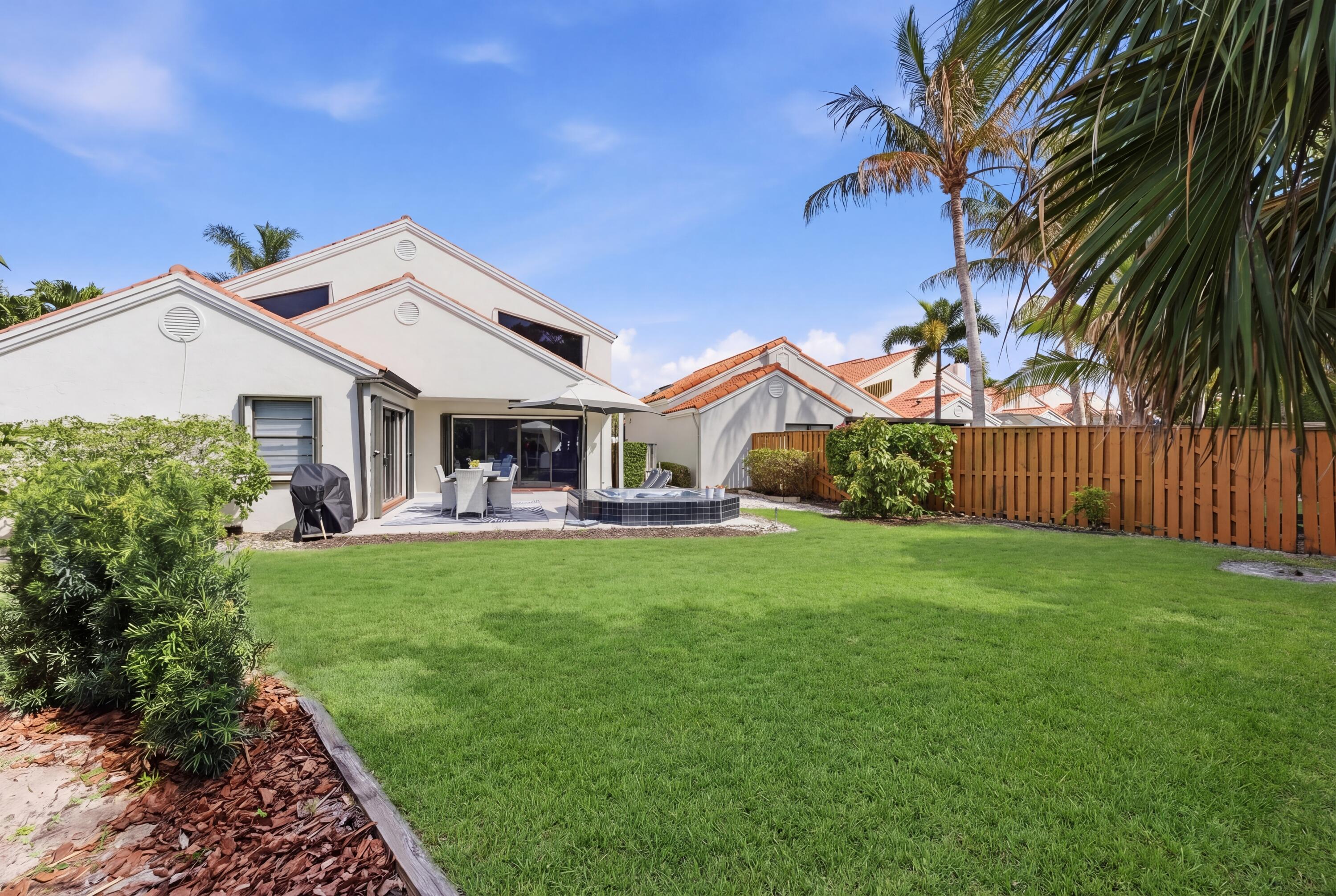2596 La Cristal Circle