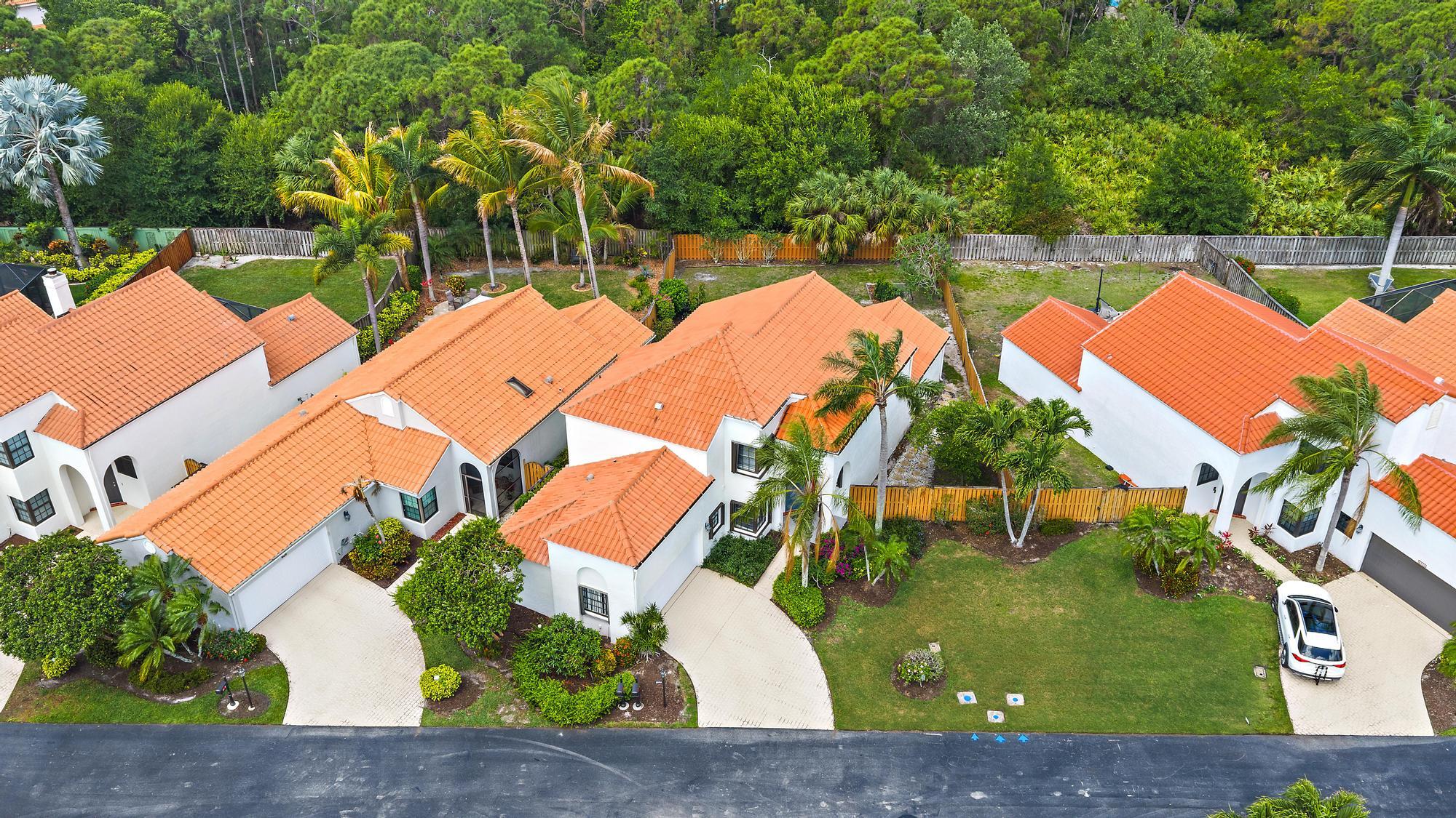 2596 La Cristal Circle