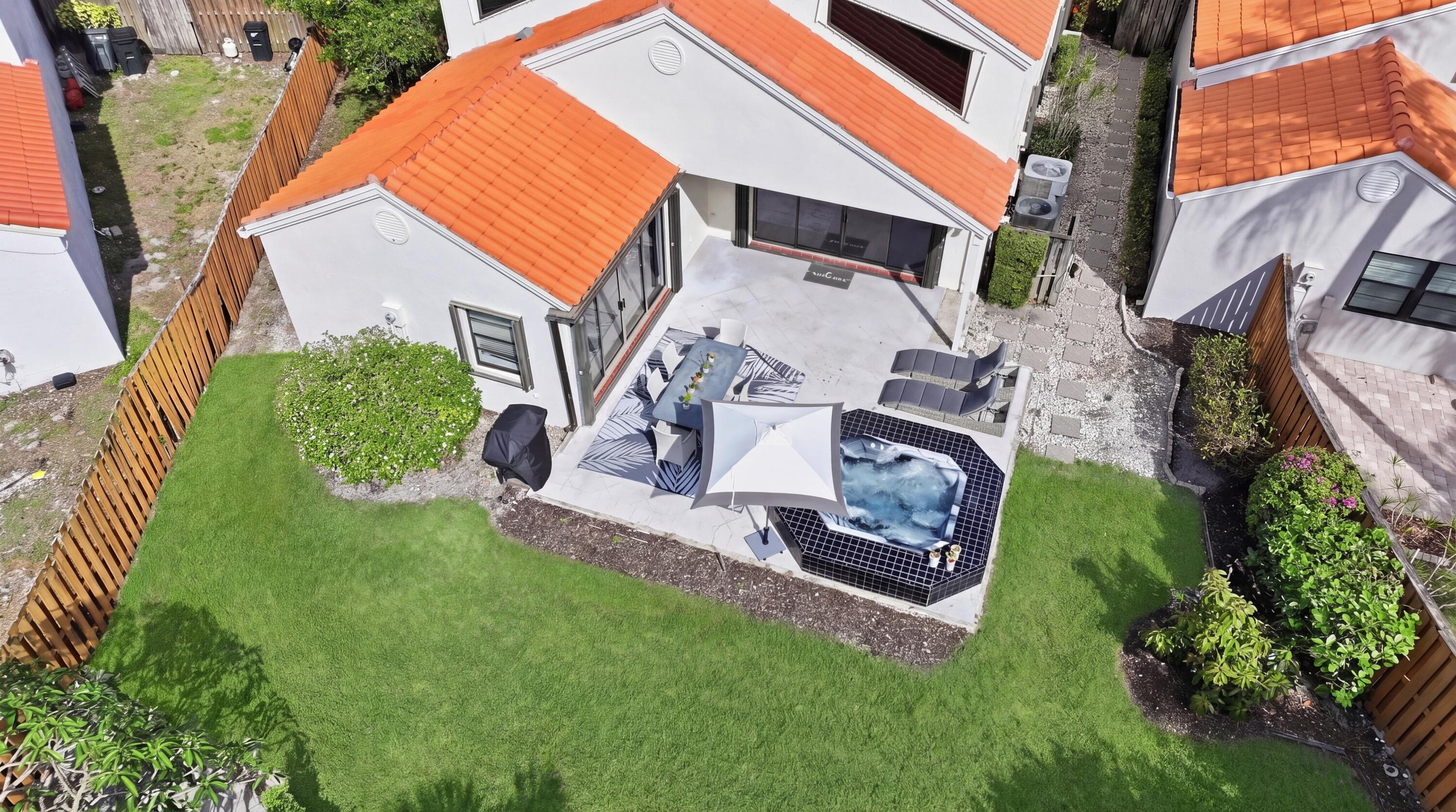 2596 La Cristal Circle