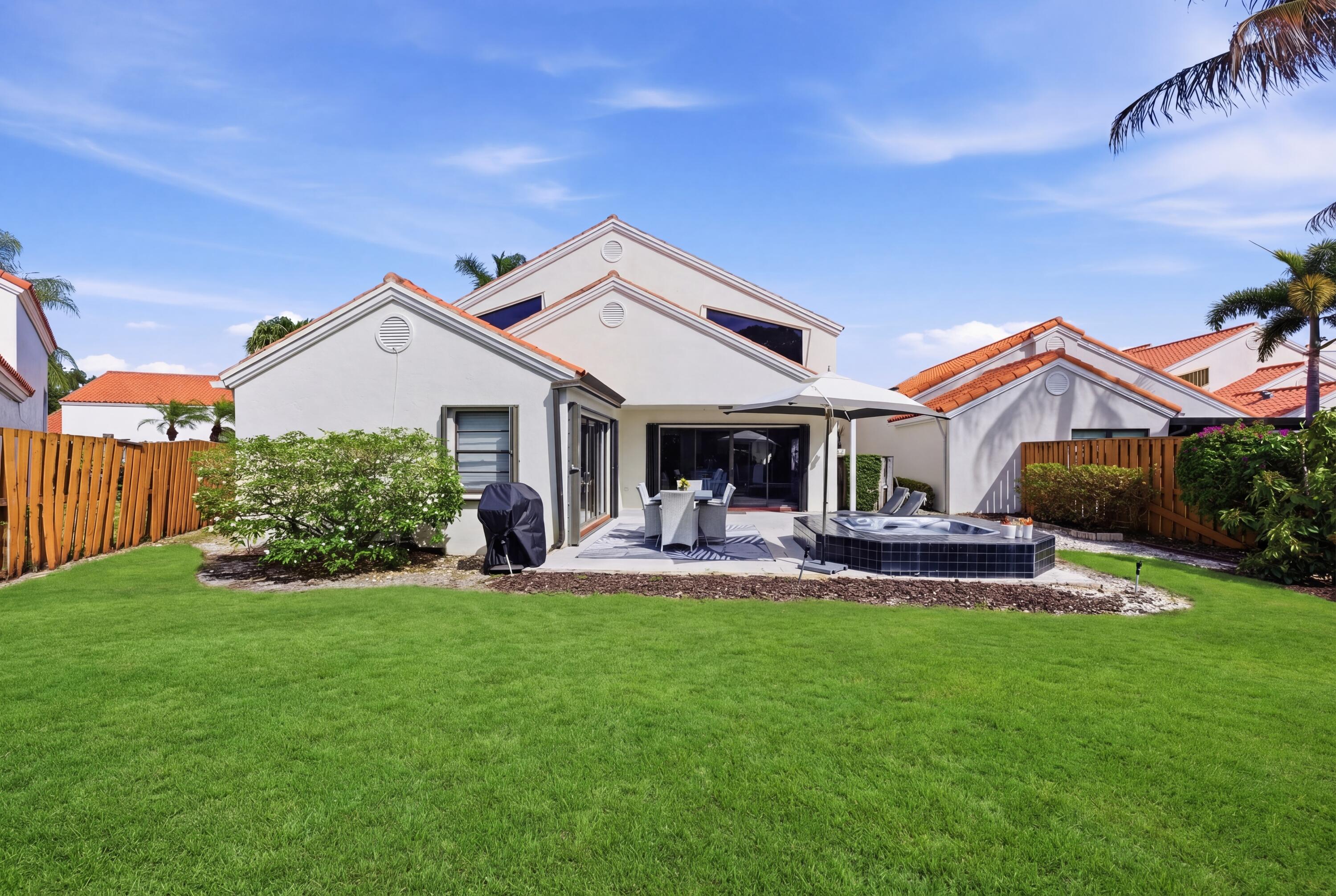 2596 La Cristal Circle