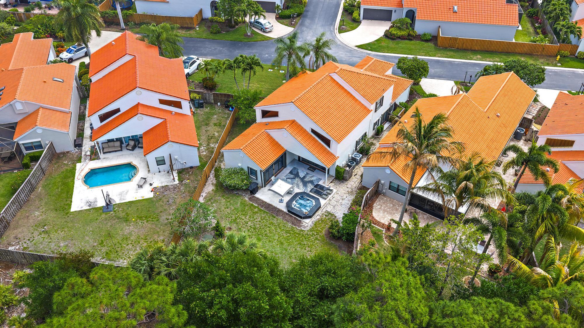 2596 La Cristal Circle