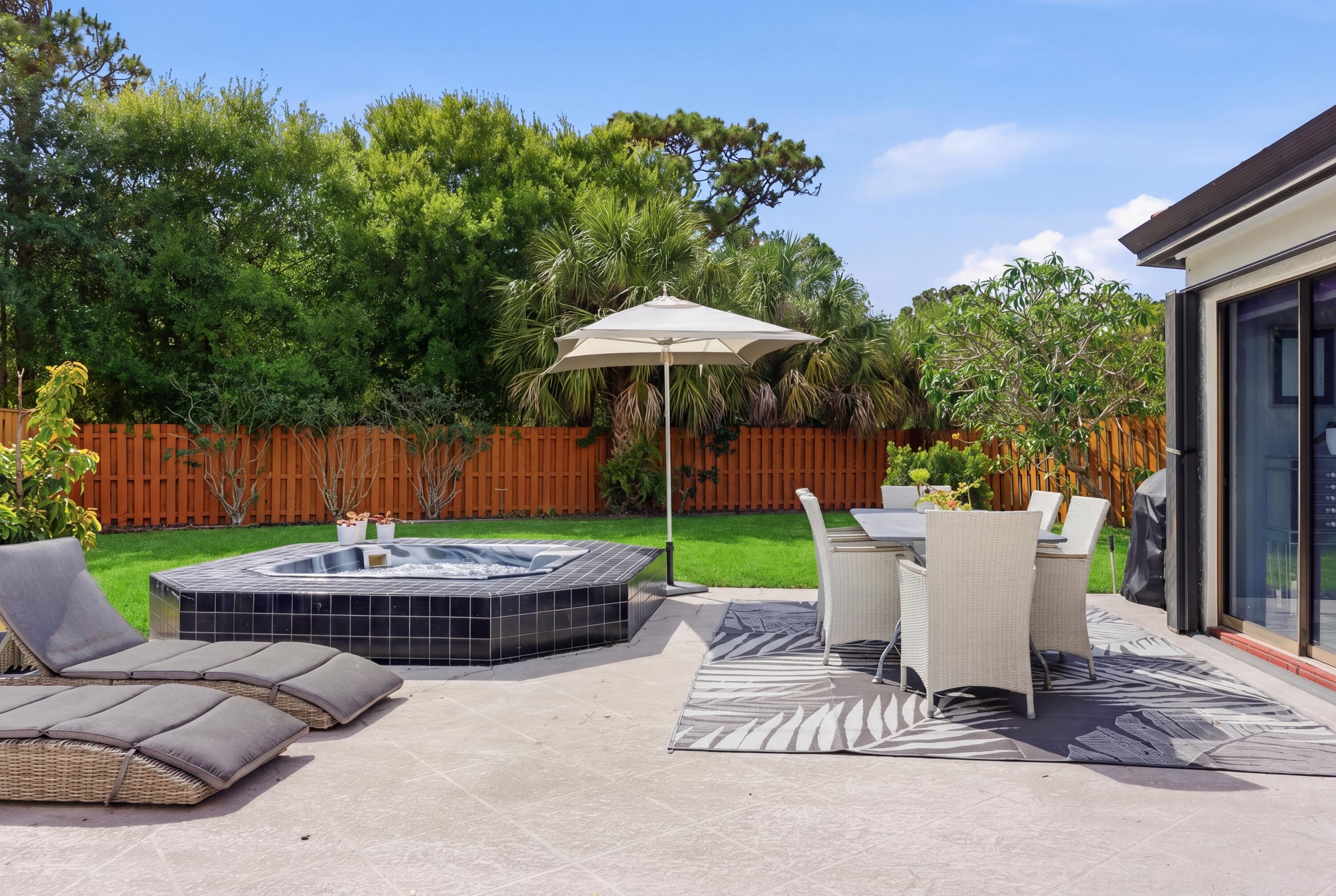 2596 La Cristal Circle
