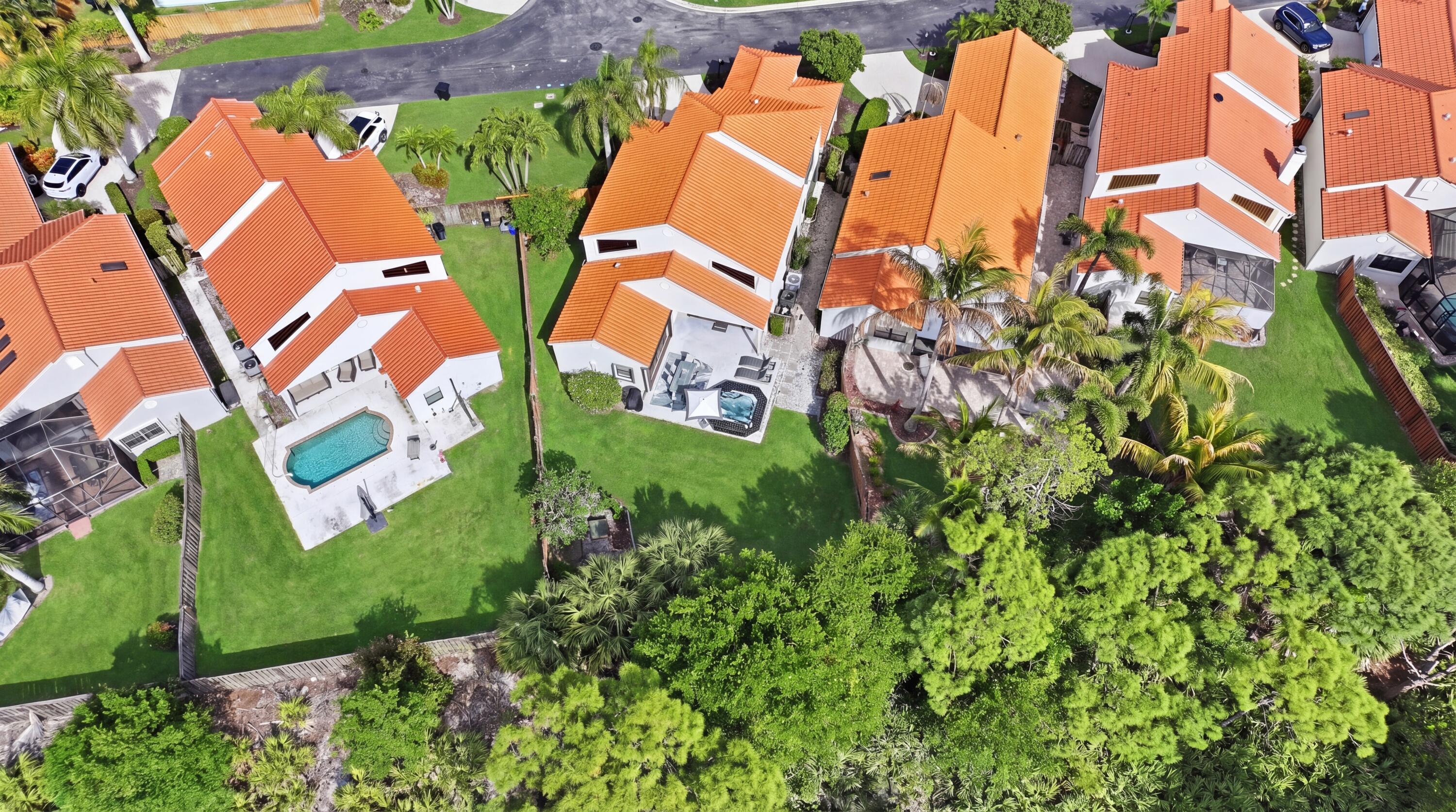 2596 La Cristal Circle