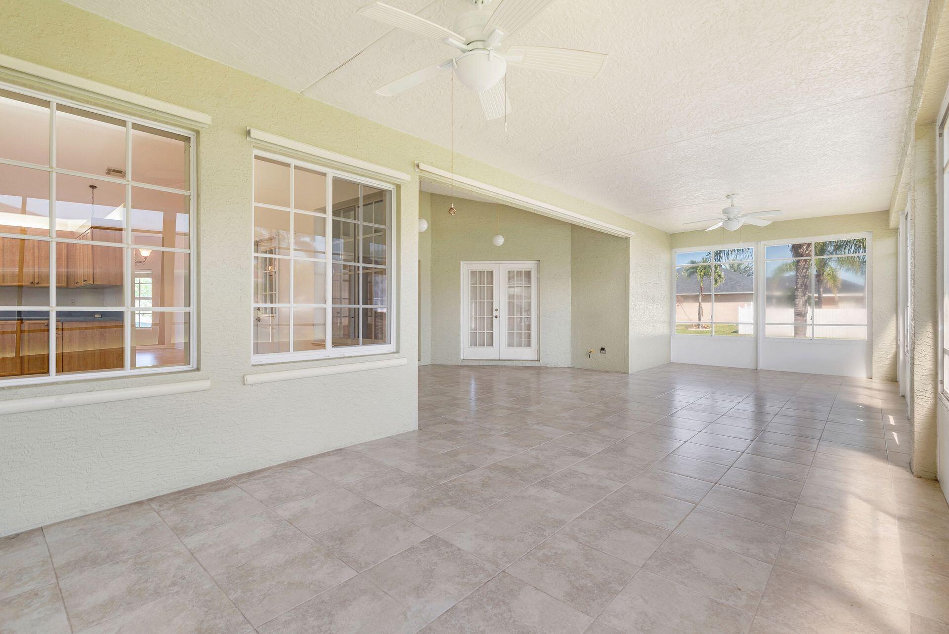 2592 SE Calusa Avenue SE