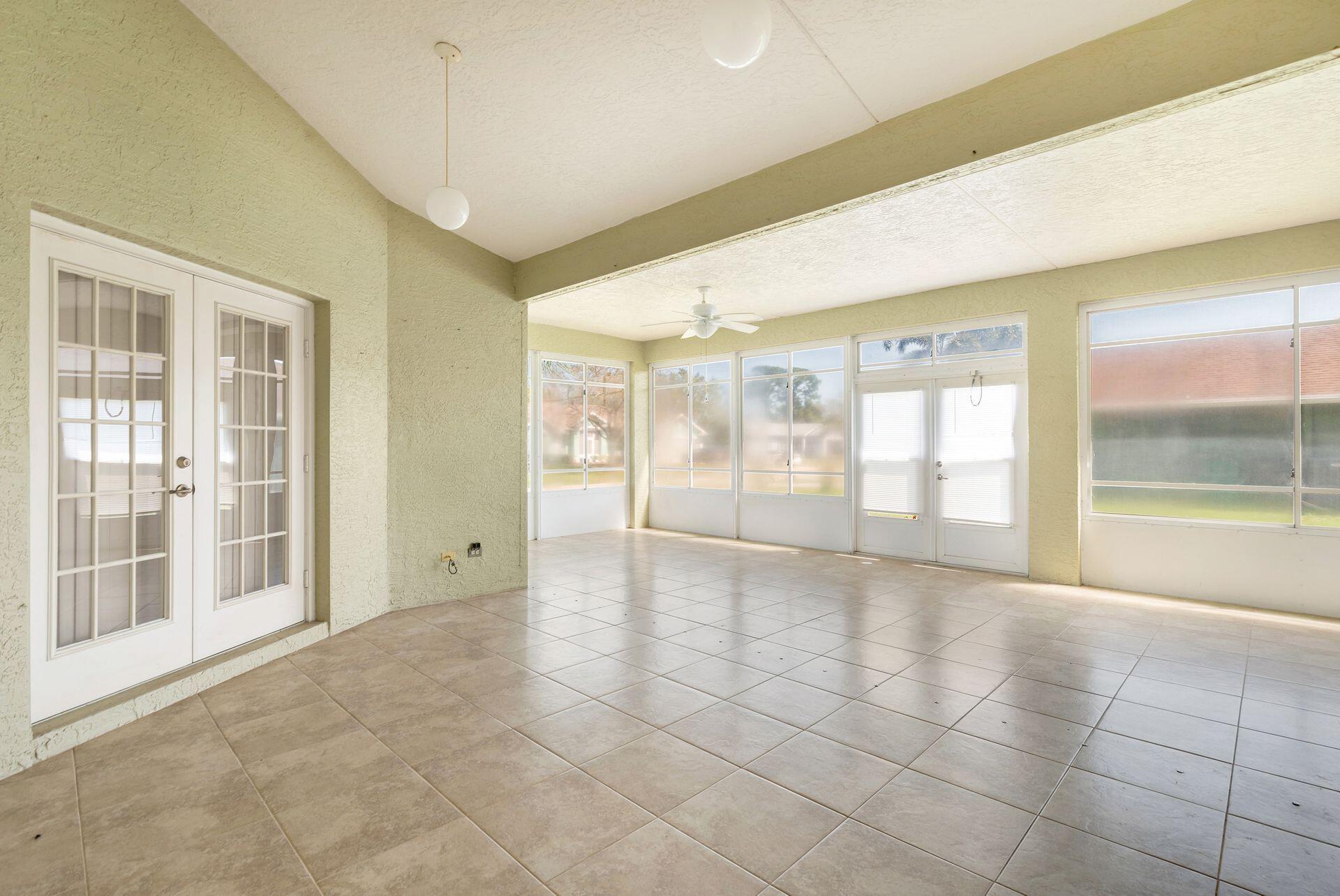 2592 SE Calusa Avenue SE