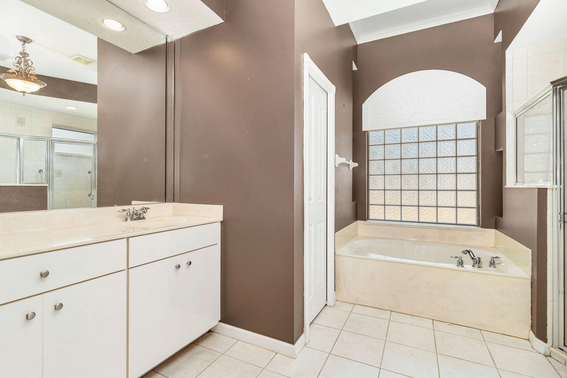 2592 SE Calusa Avenue SE