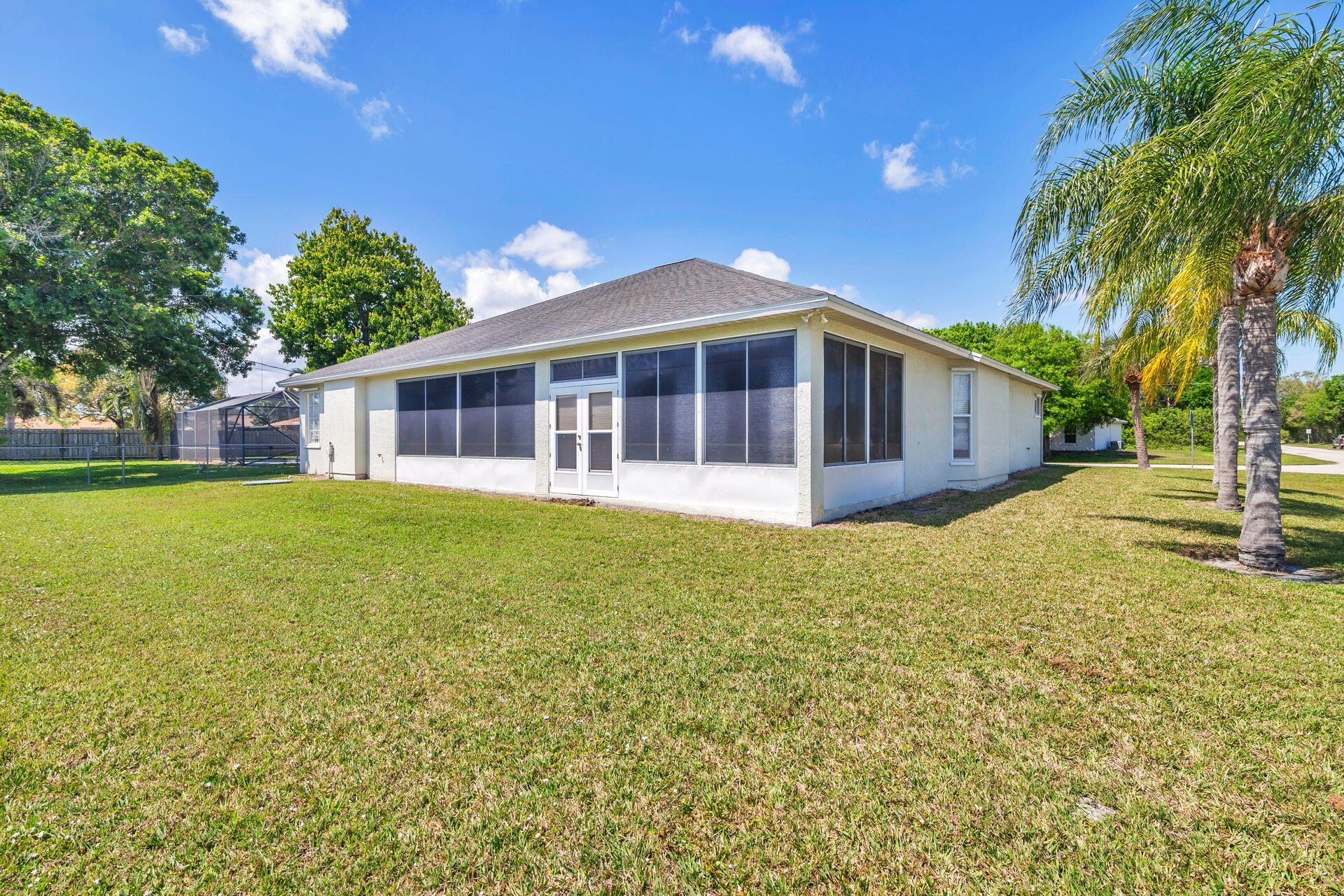 2592 SE Calusa Avenue SE