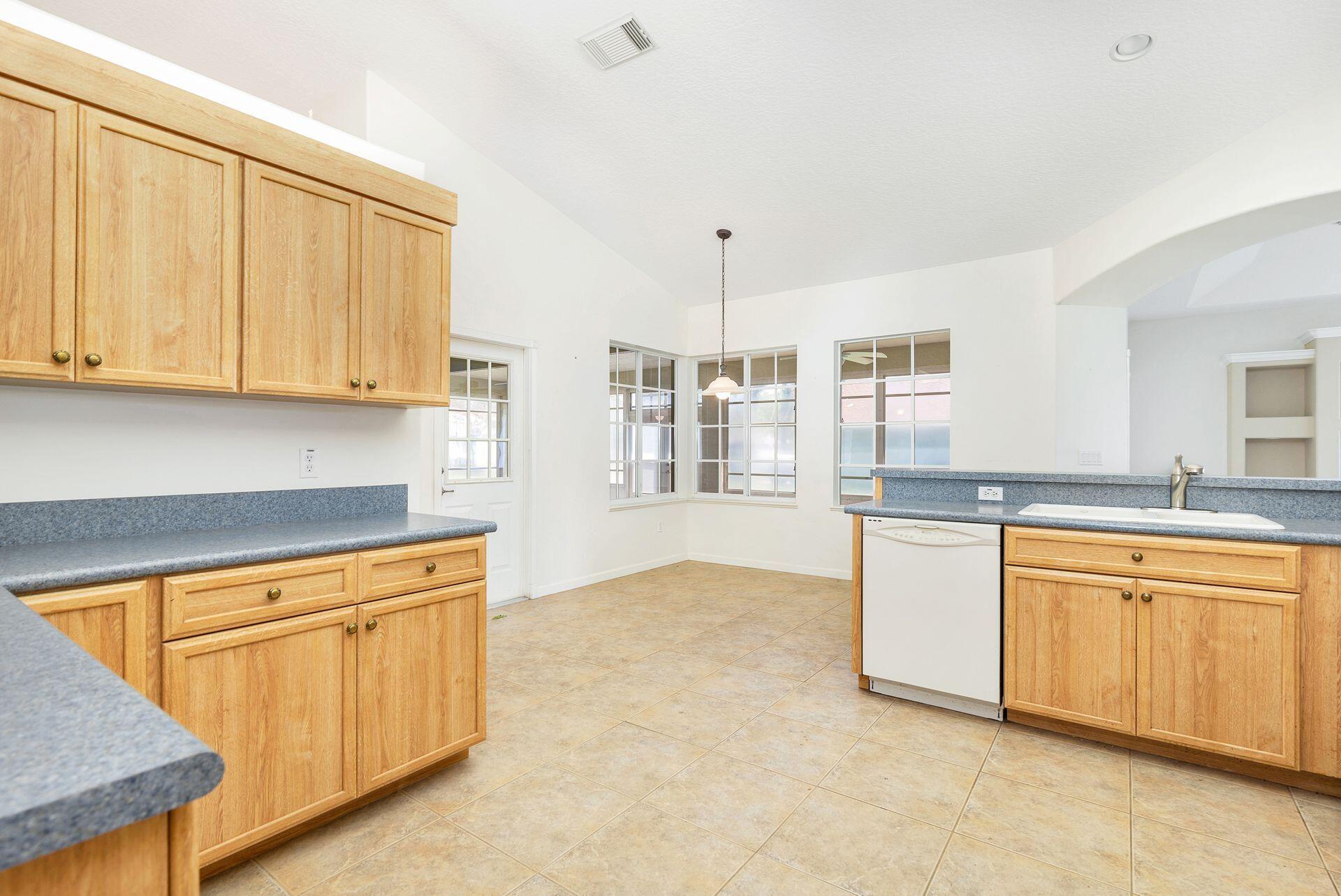 2592 SE Calusa Avenue SE