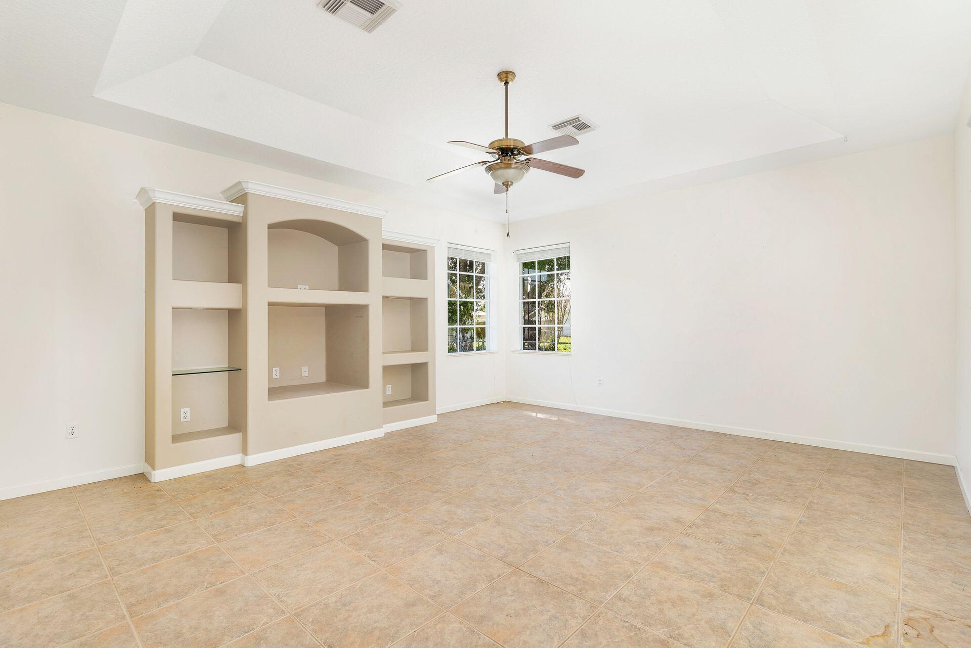 2592 SE Calusa Avenue SE