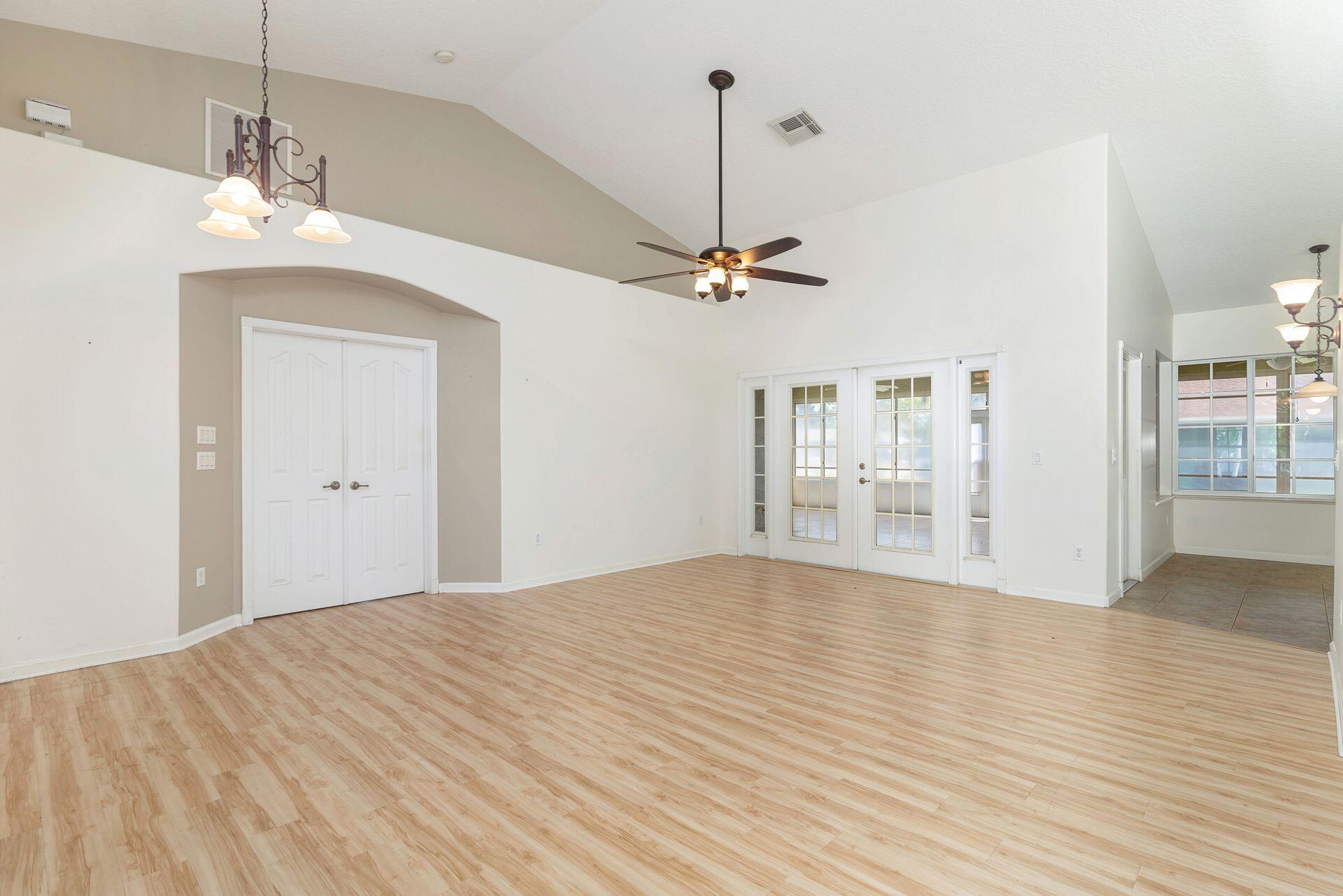 2592 SE Calusa Avenue SE