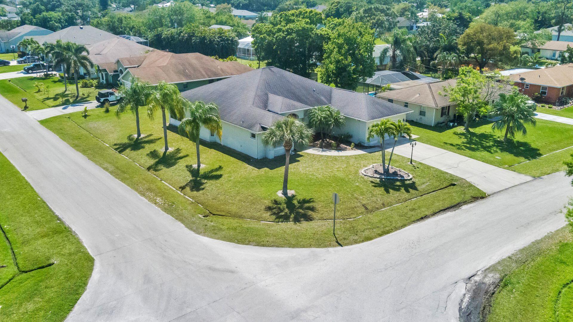 2592 SE Calusa Avenue SE