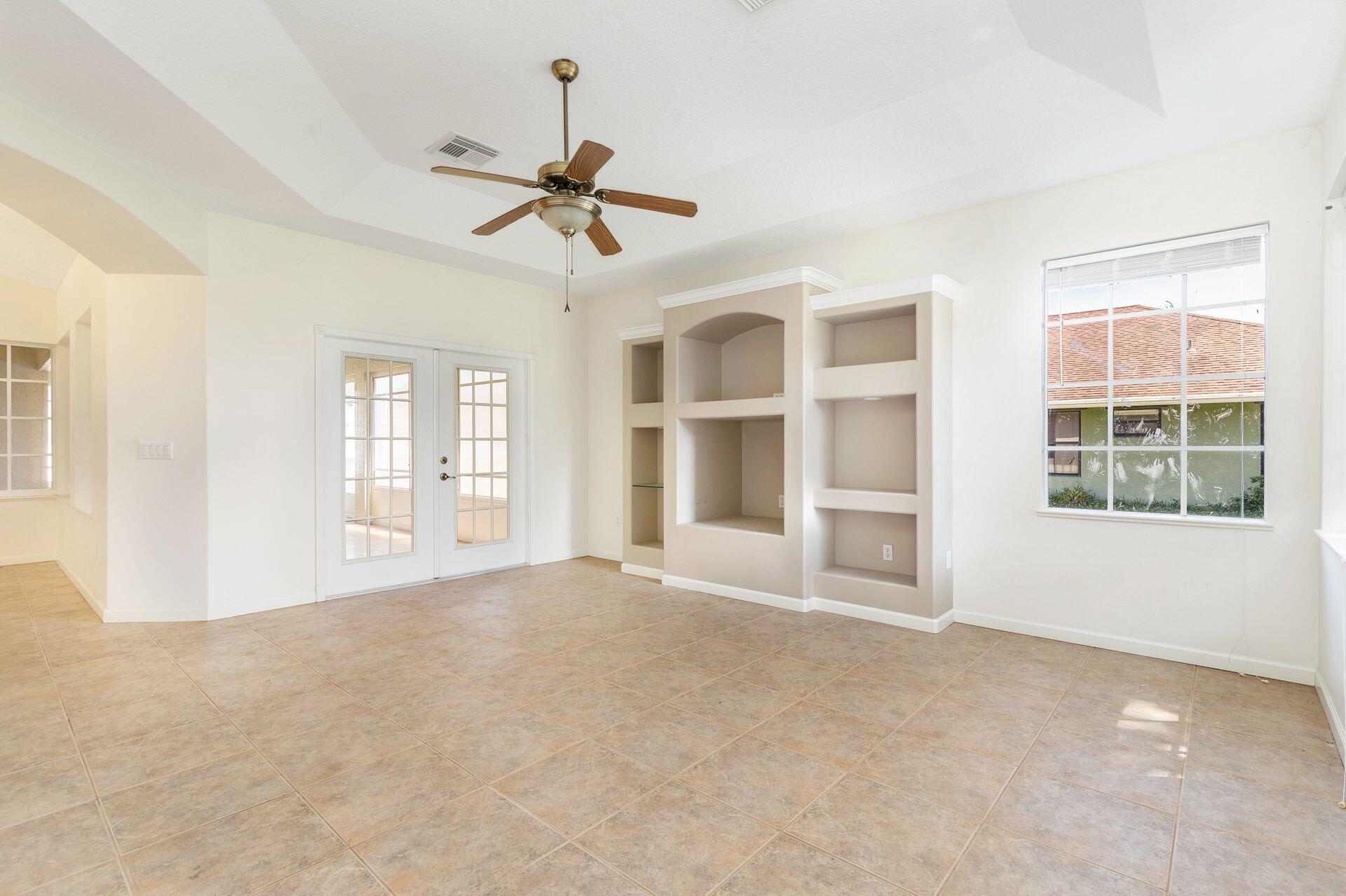 2592 SE Calusa Avenue SE