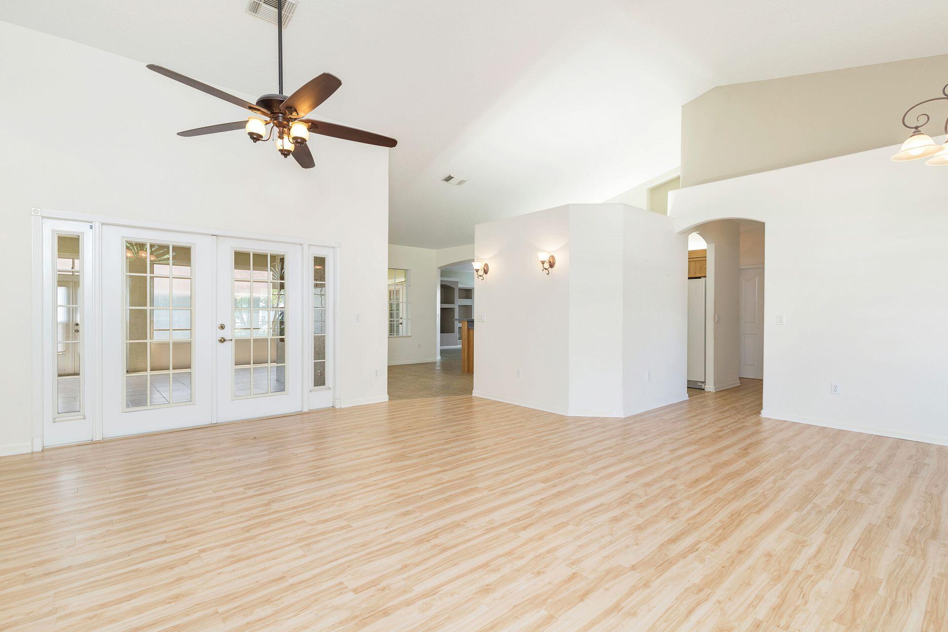 2592 SE Calusa Avenue SE