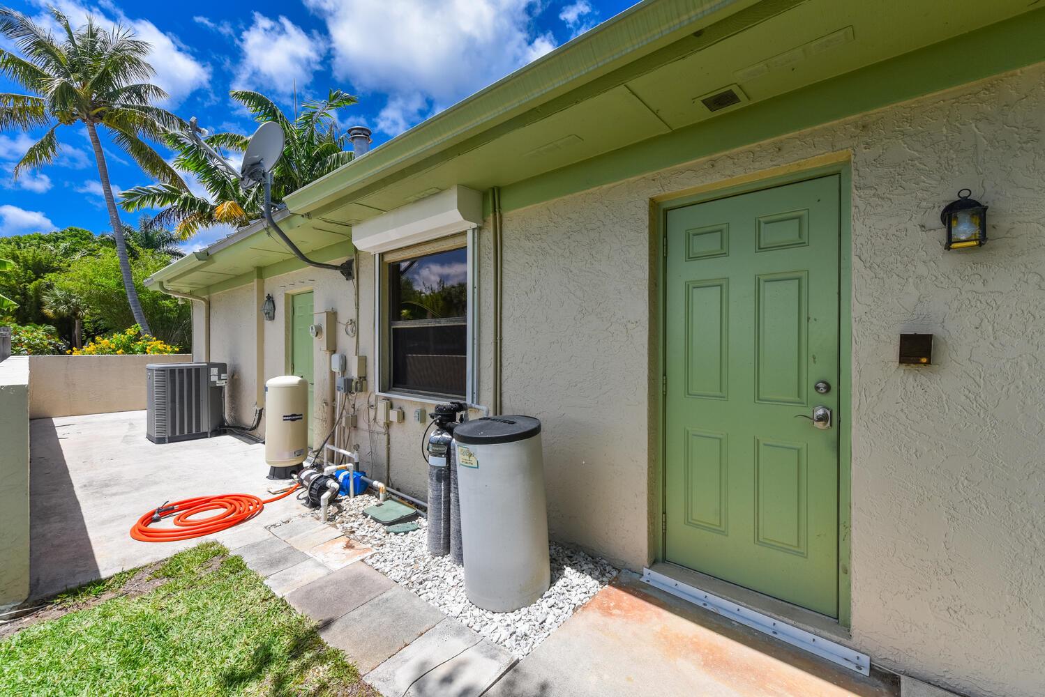 2925 NW Florida Court