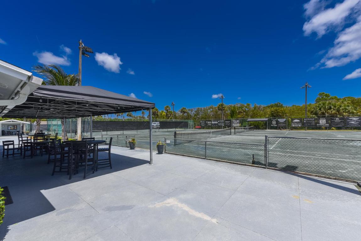 2925 NW Florida Court