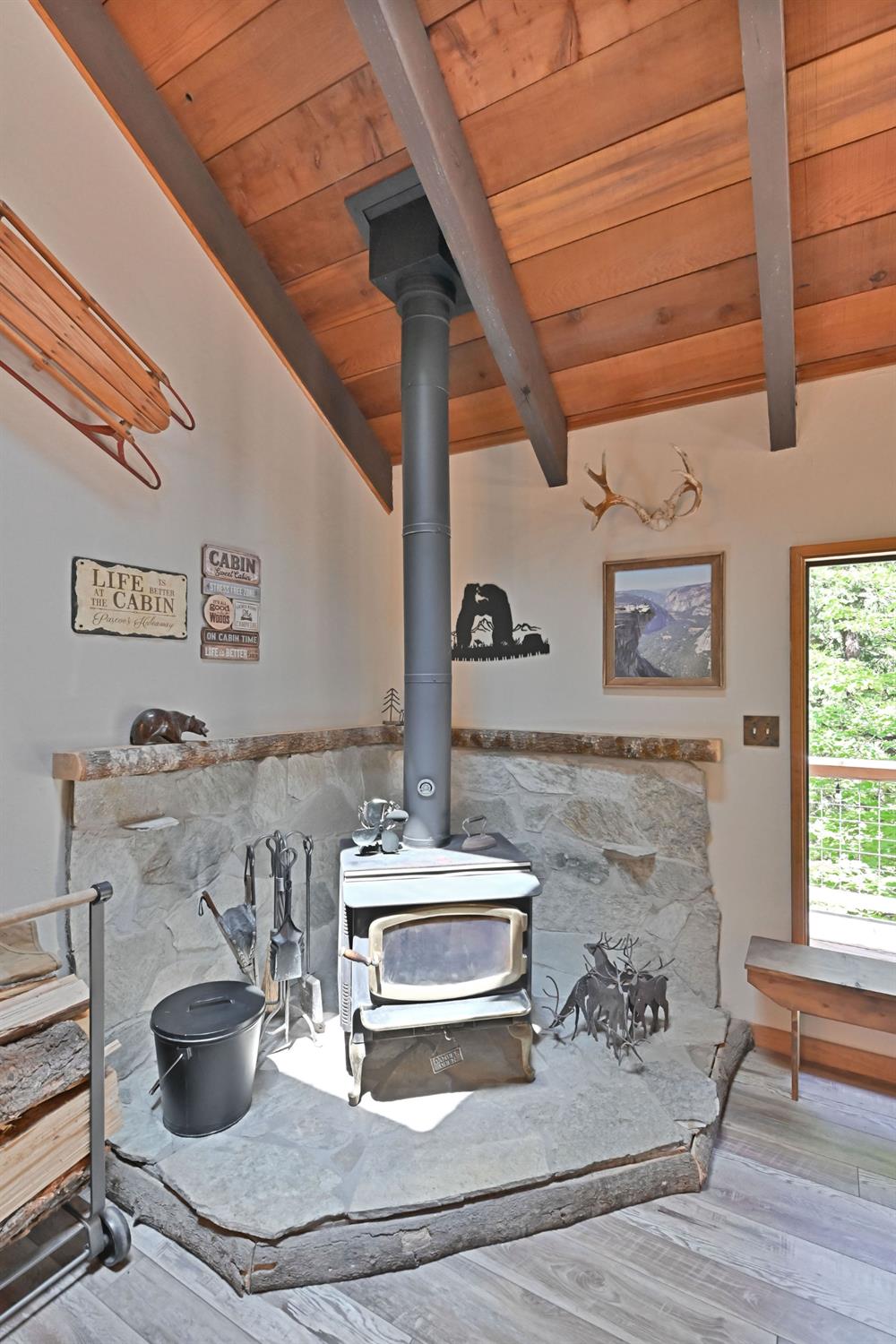 2435 Navajo Drive