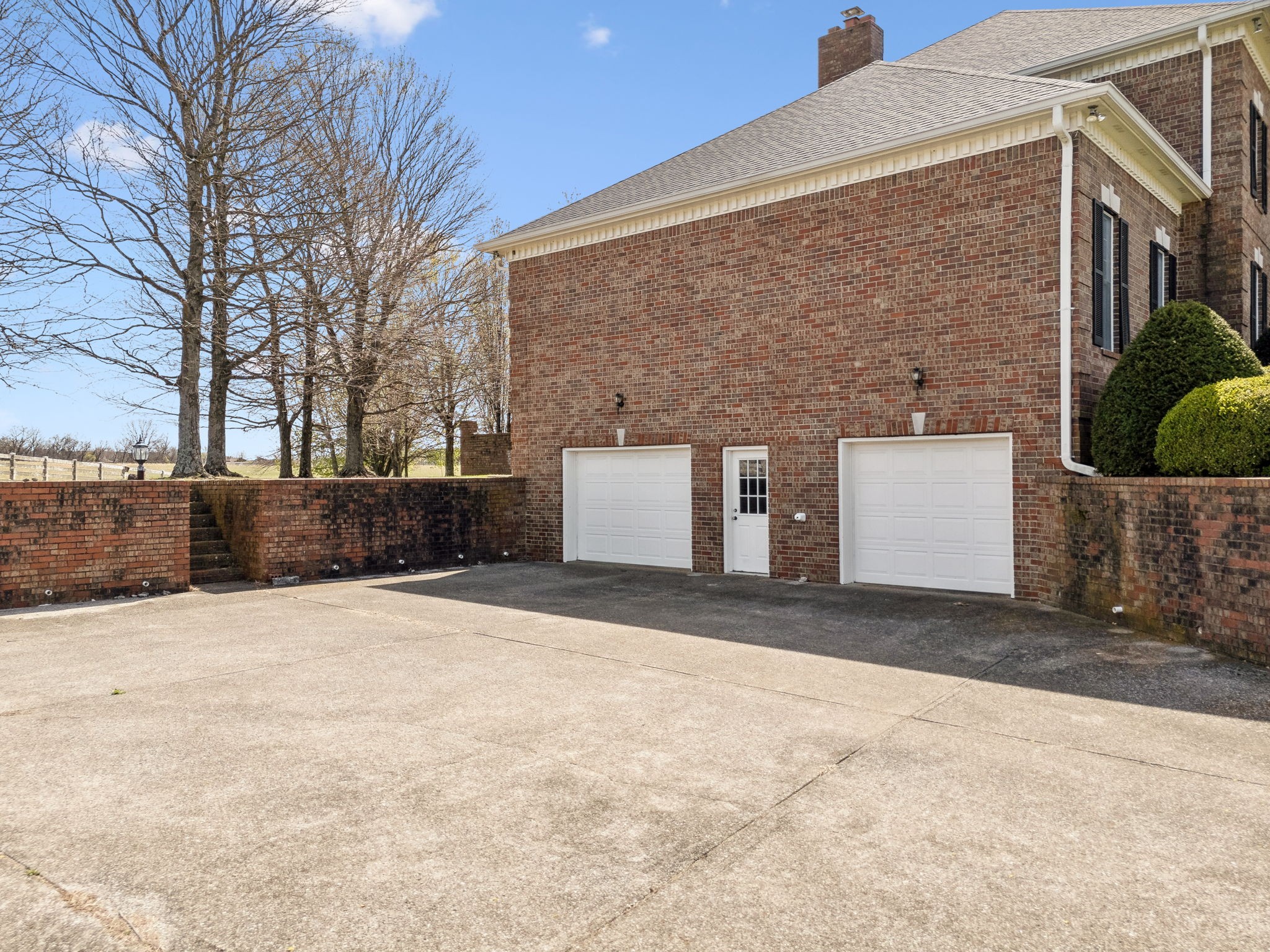 5090 Main St