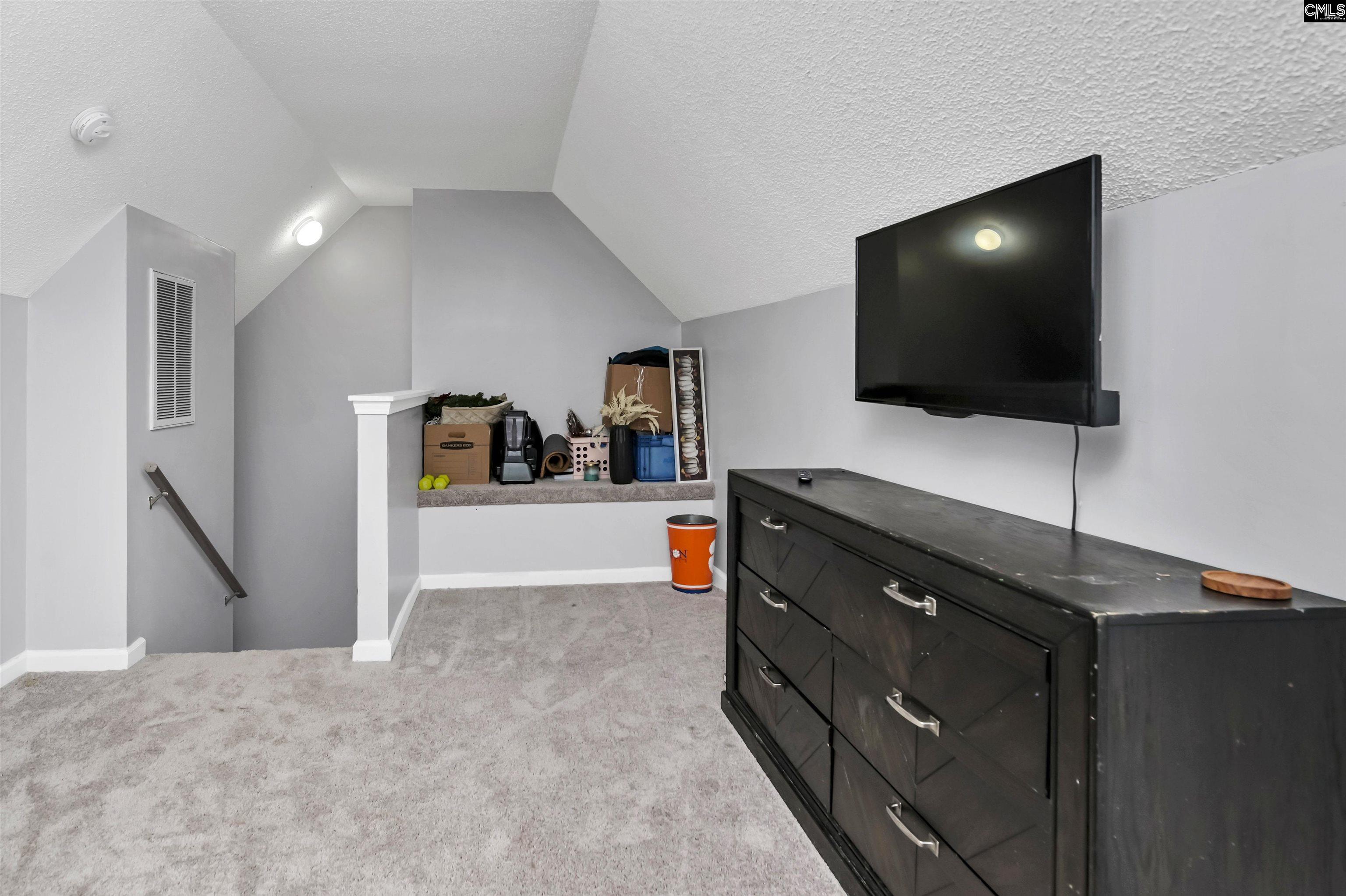 1 Cambridge Oaks Court