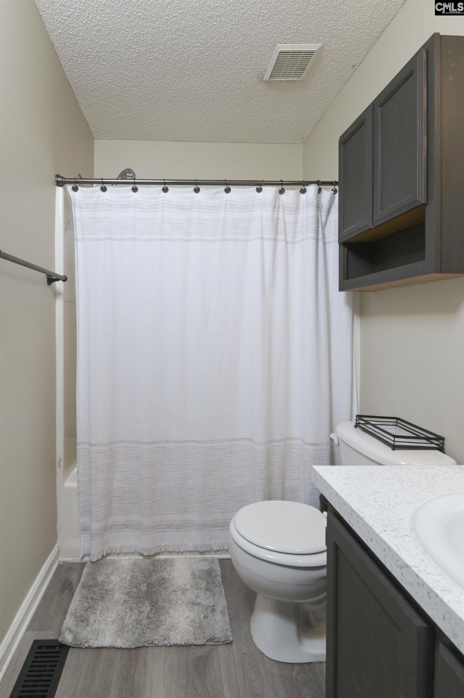 1 Cambridge Oaks Court