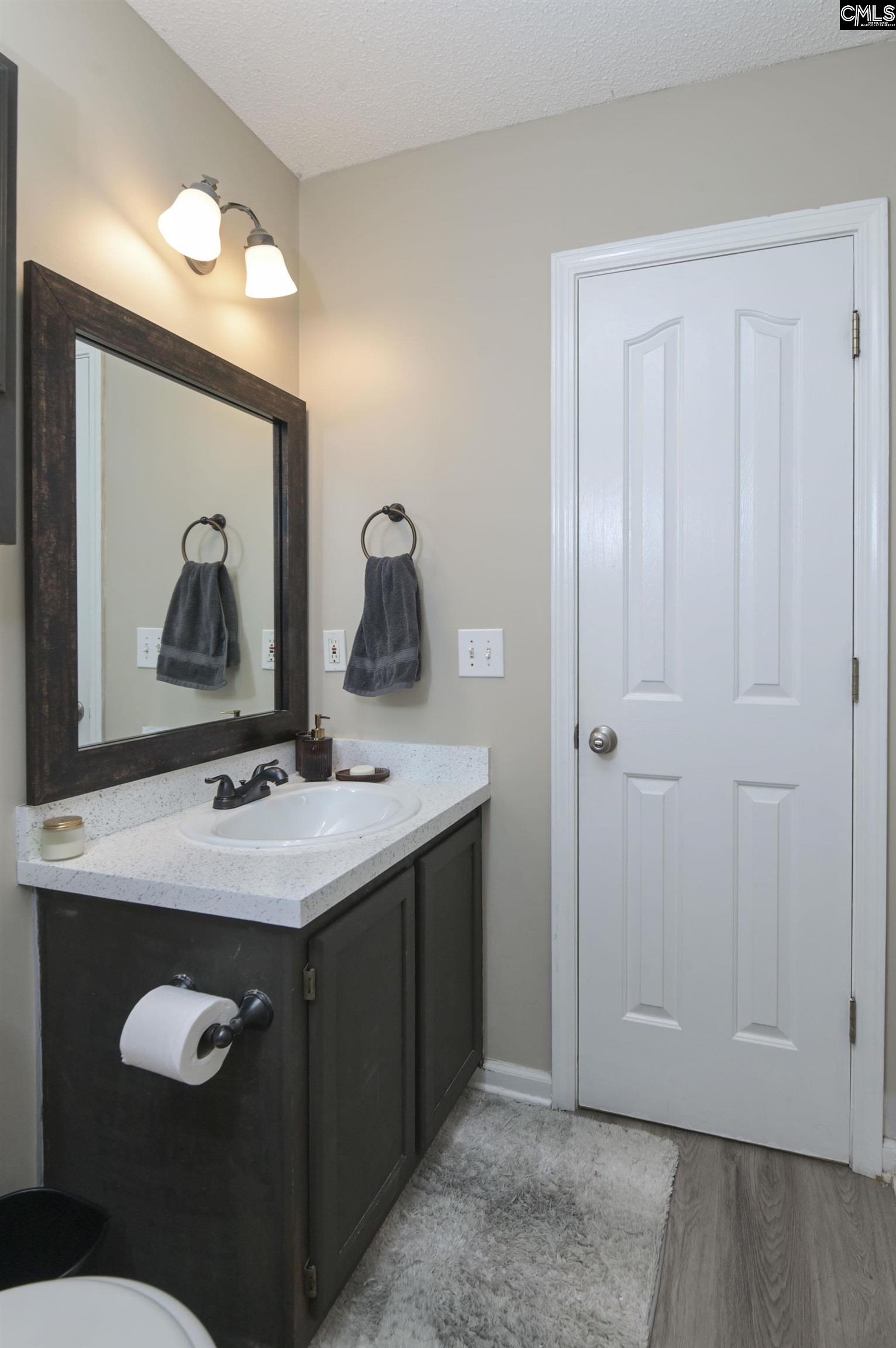 1 Cambridge Oaks Court