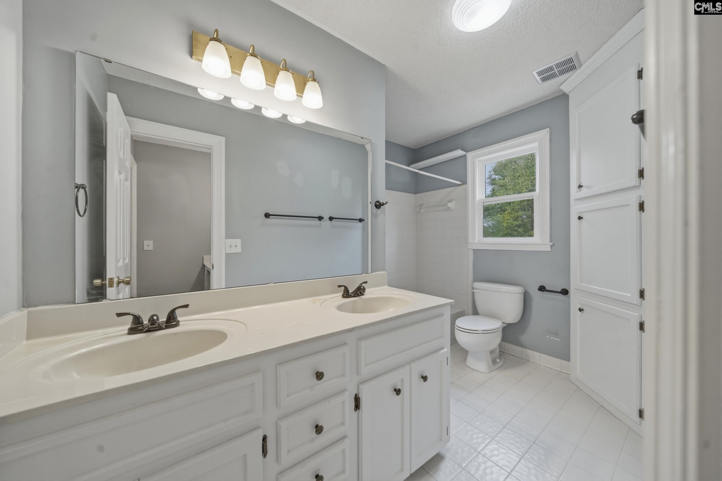 204 Woodlands W
