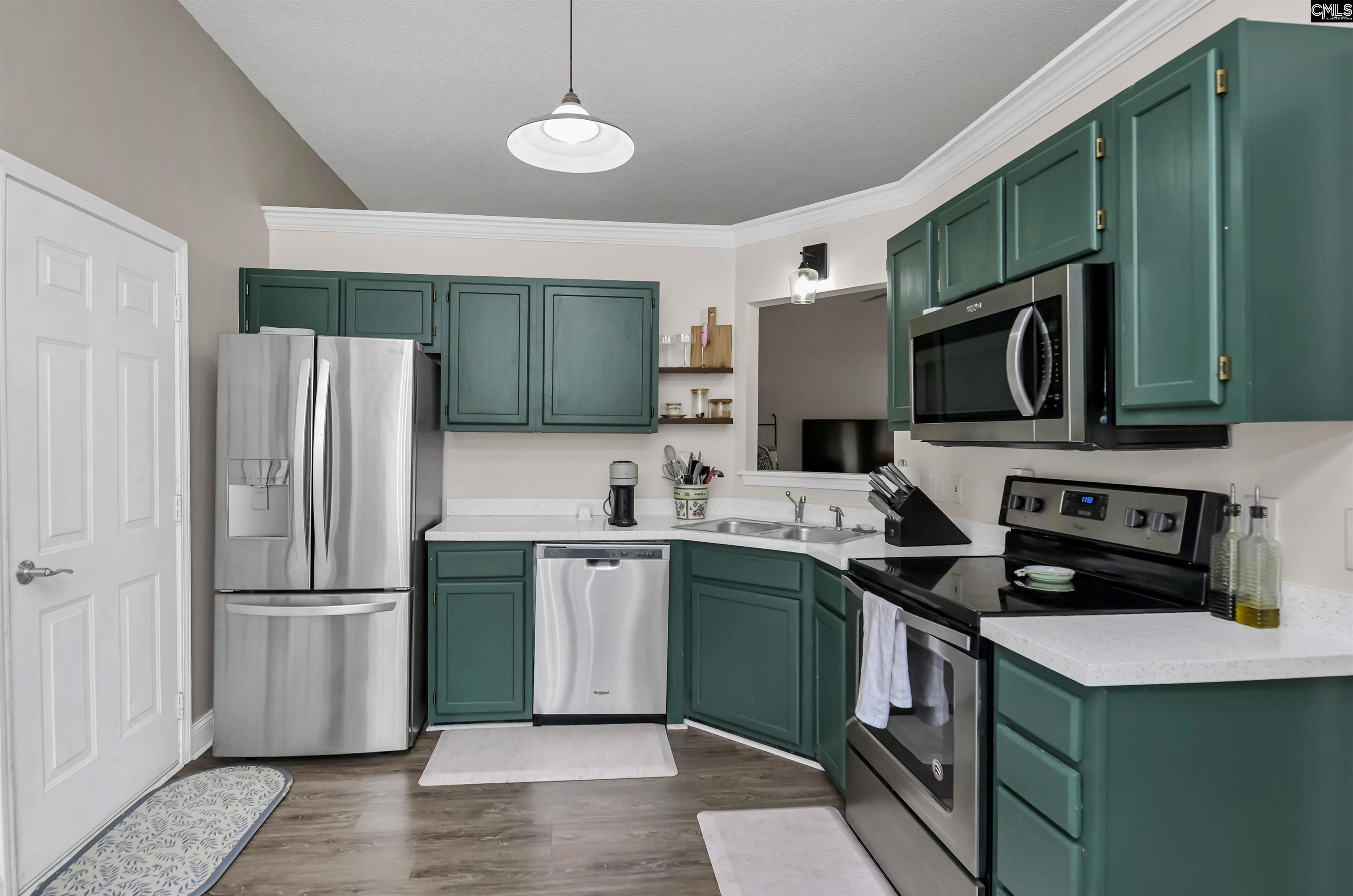 1 Cambridge Oaks Court