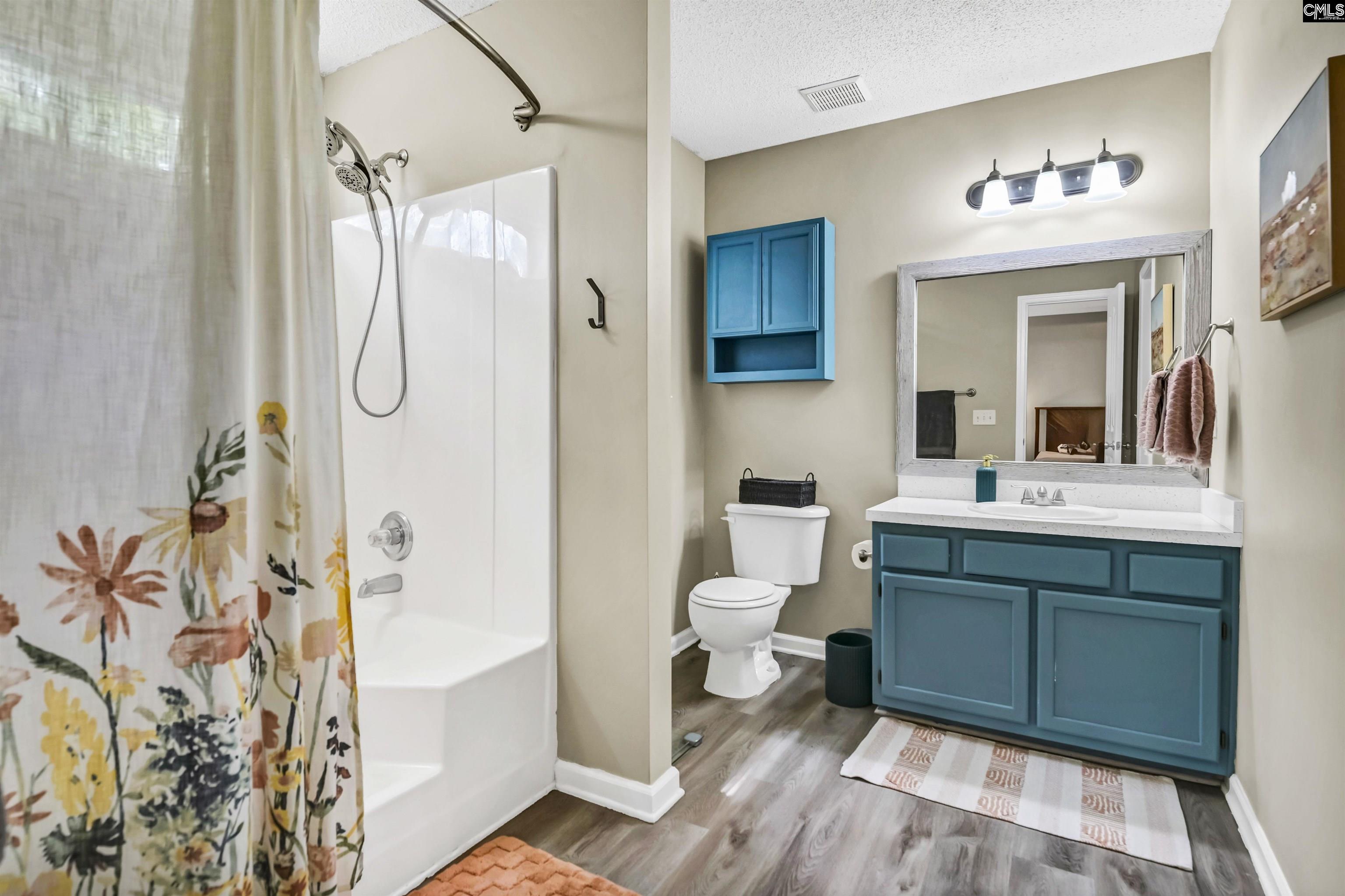 1 Cambridge Oaks Court