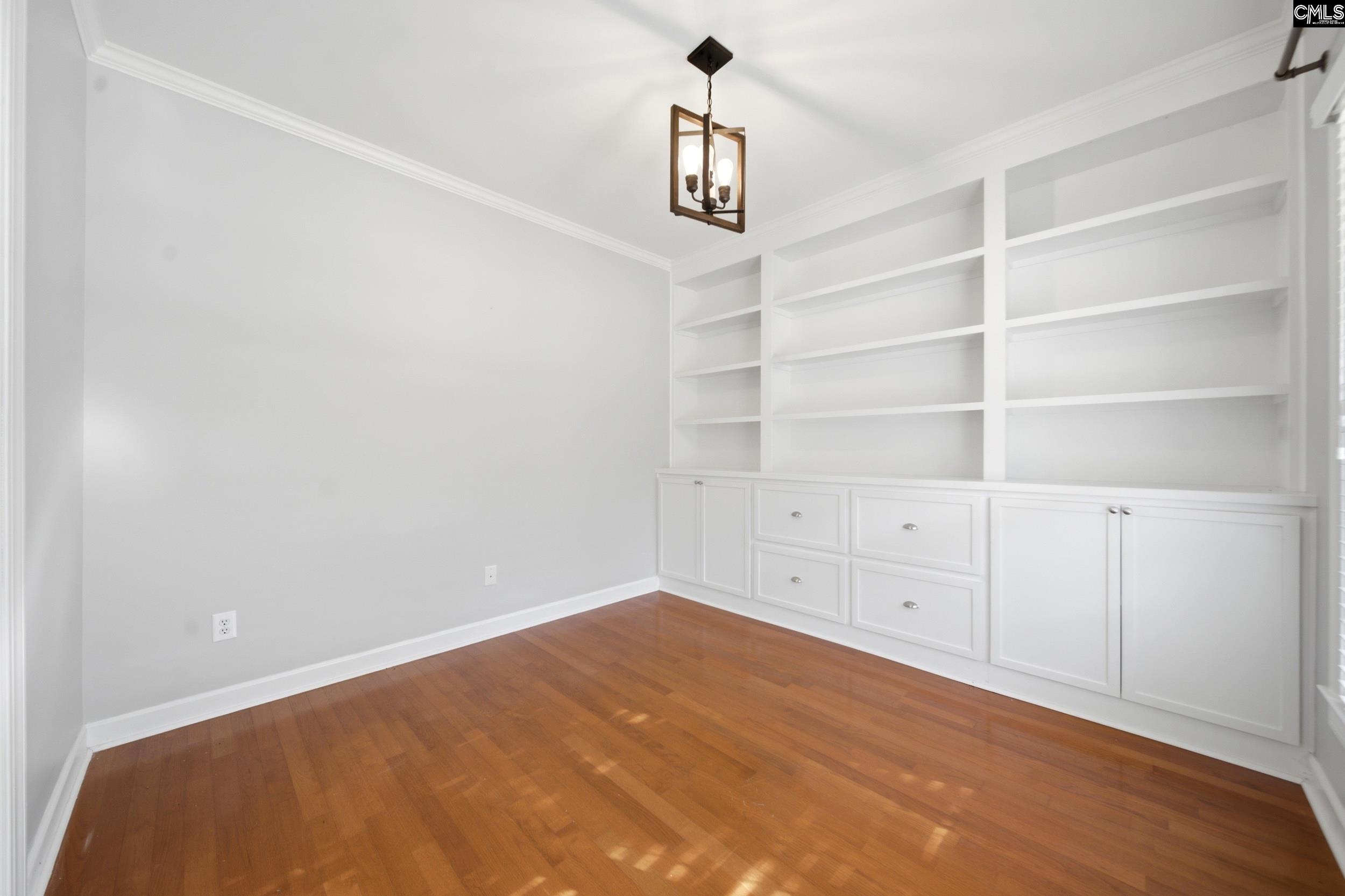 112 Muirfield Court W