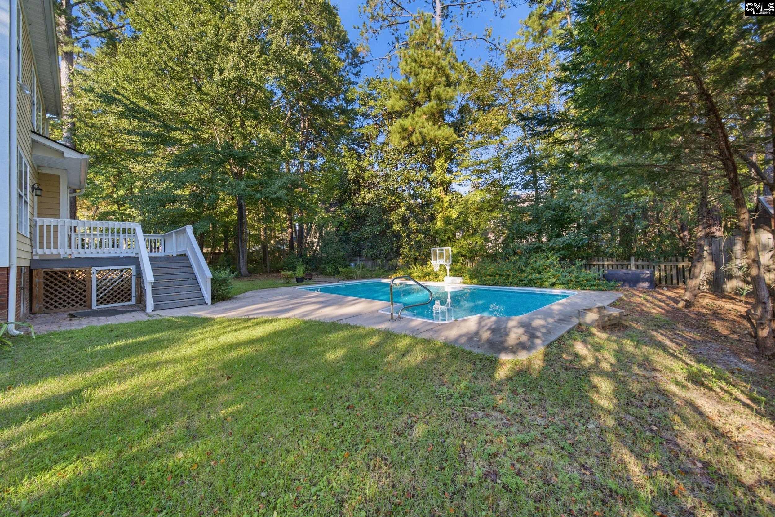 112 Muirfield Court W