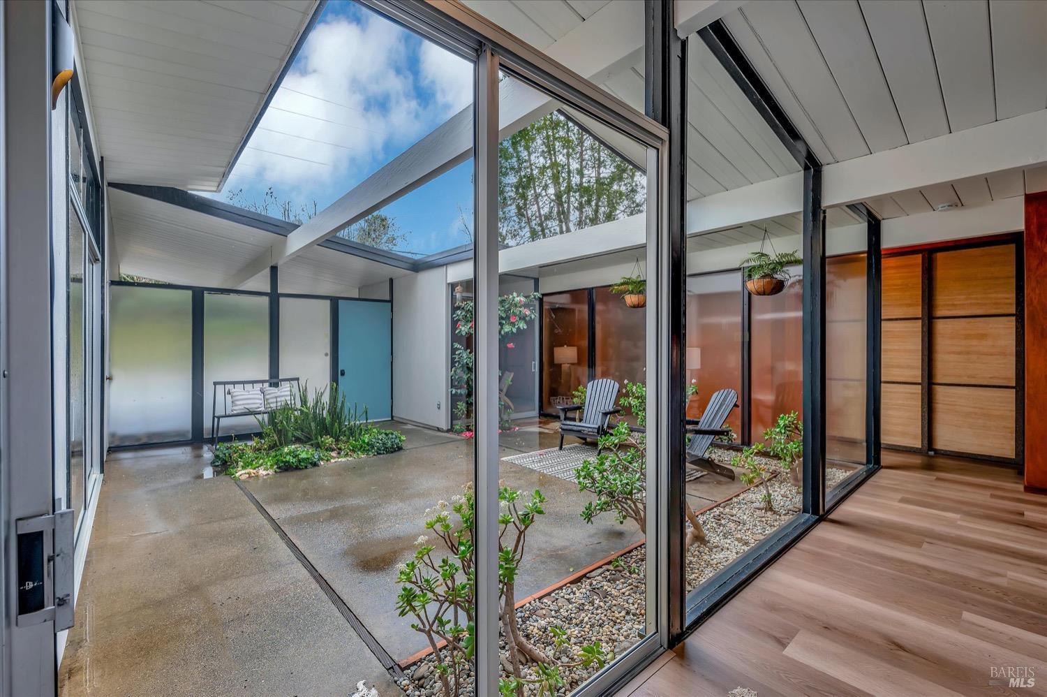 153 Golden Hinde Blvd