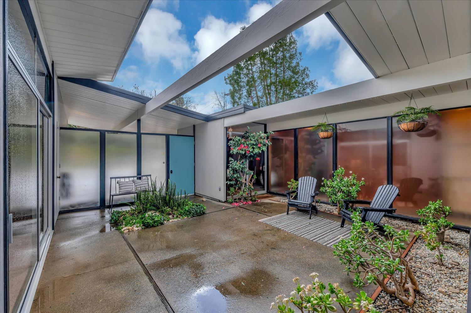 153 Golden Hinde Blvd