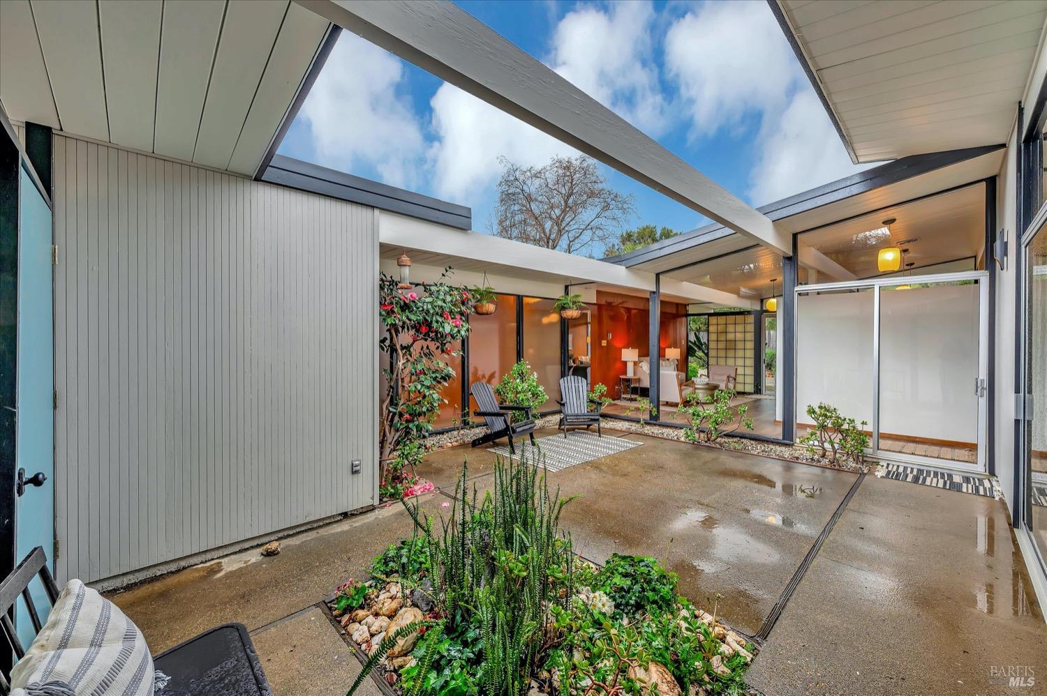 153 Golden Hinde Blvd