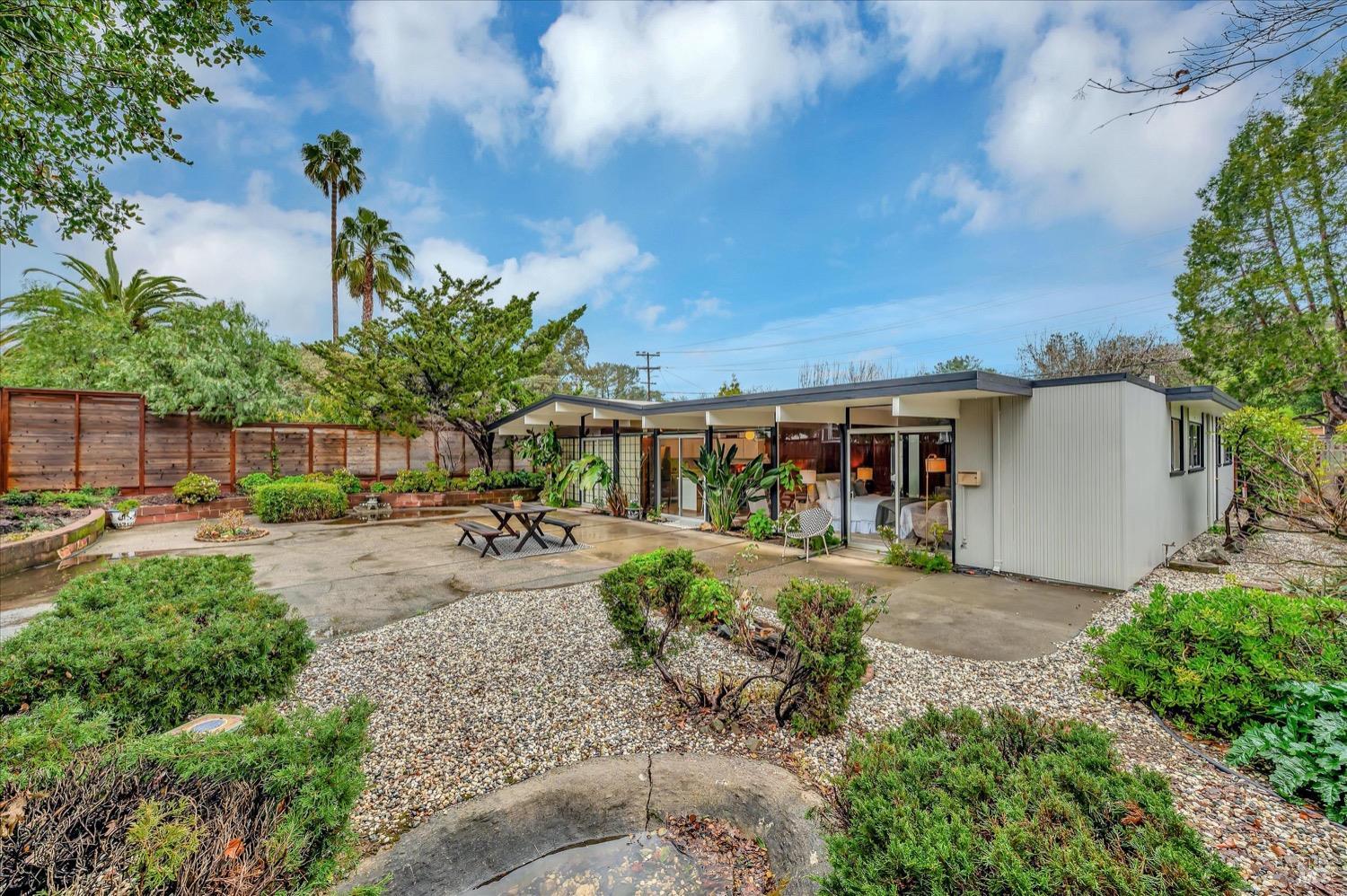 153 Golden Hinde Blvd