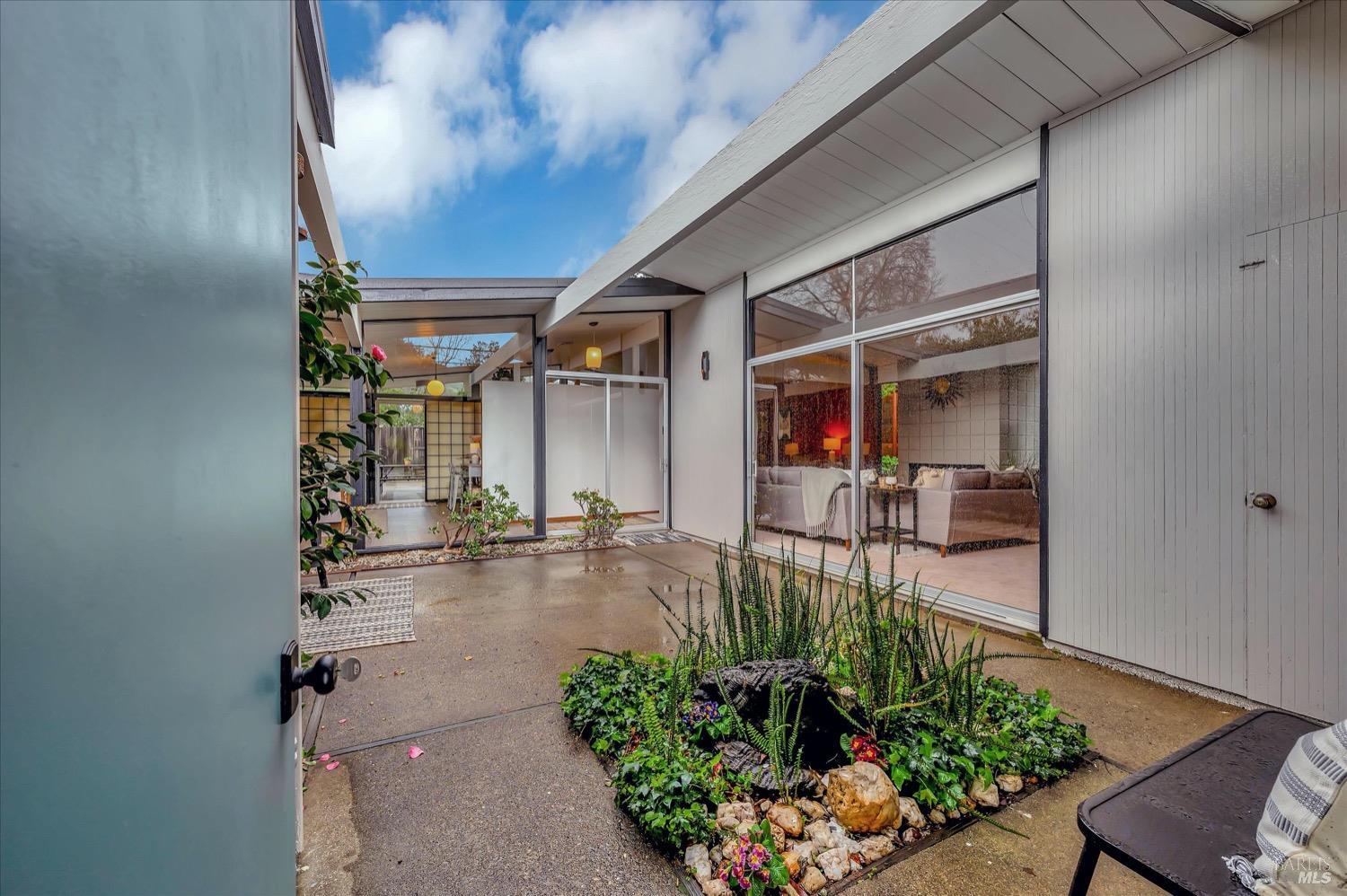 153 Golden Hinde Blvd