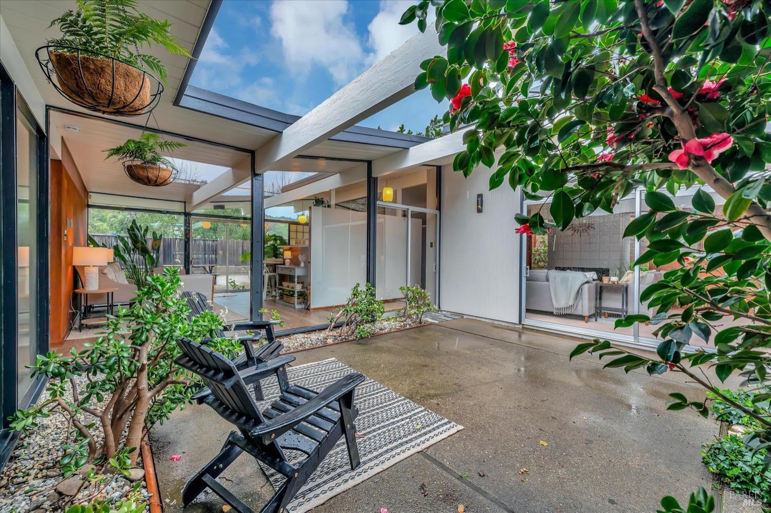 153 Golden Hinde Blvd