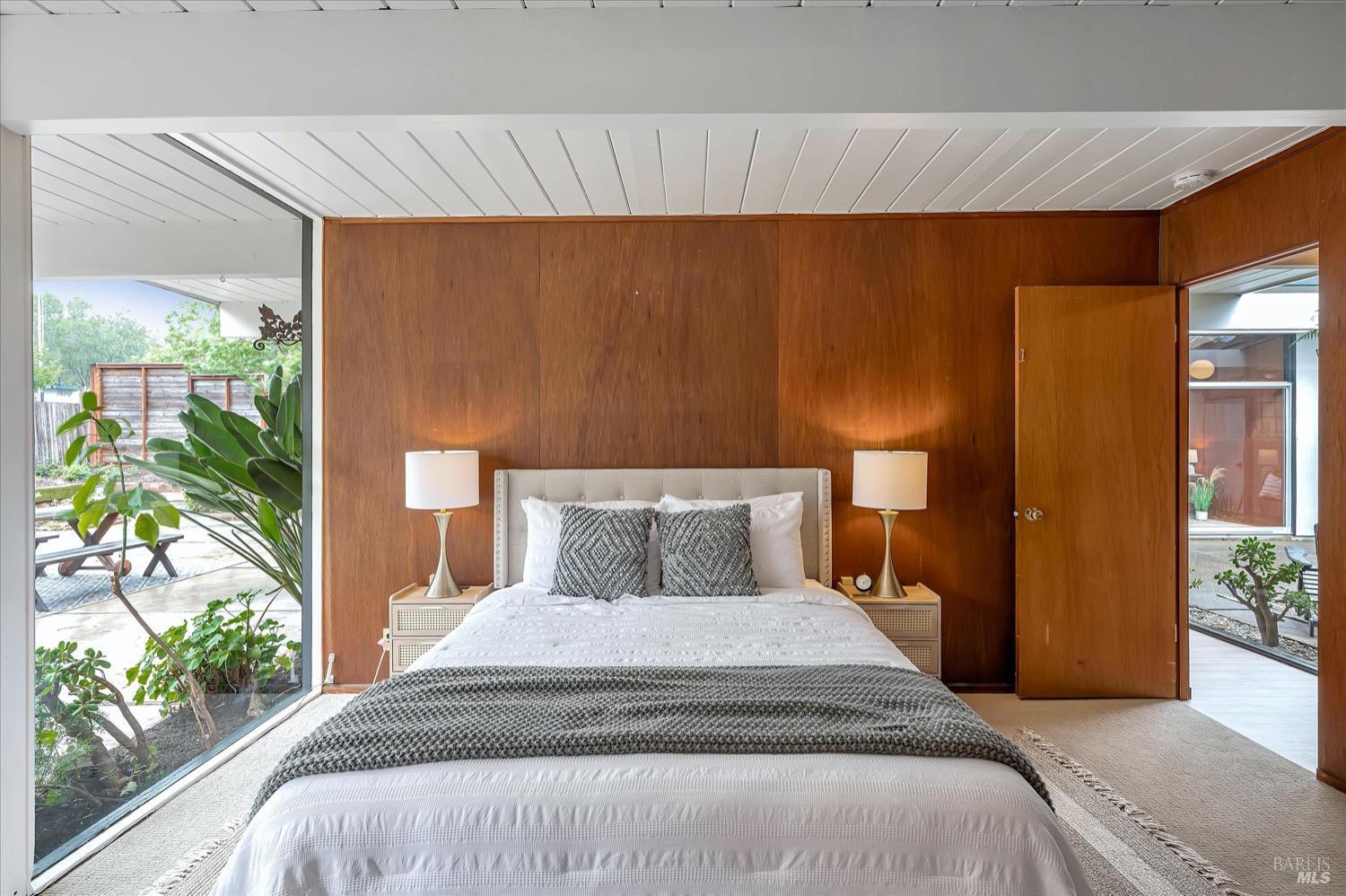 153 Golden Hinde Blvd