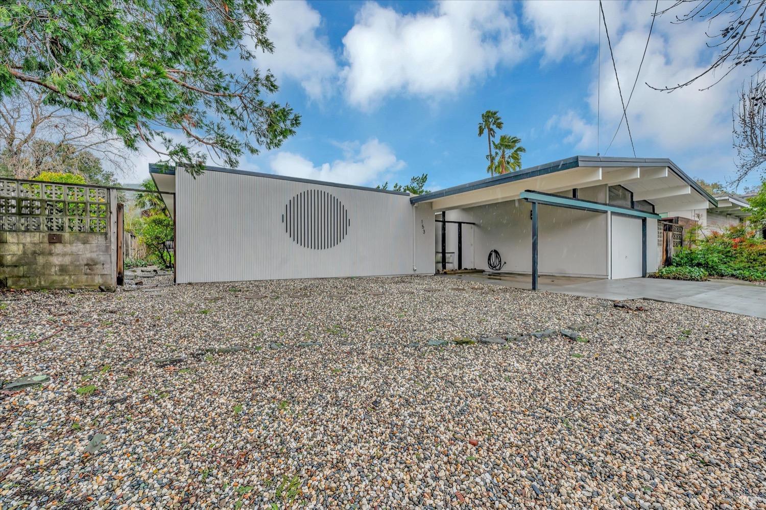 153 Golden Hinde Blvd