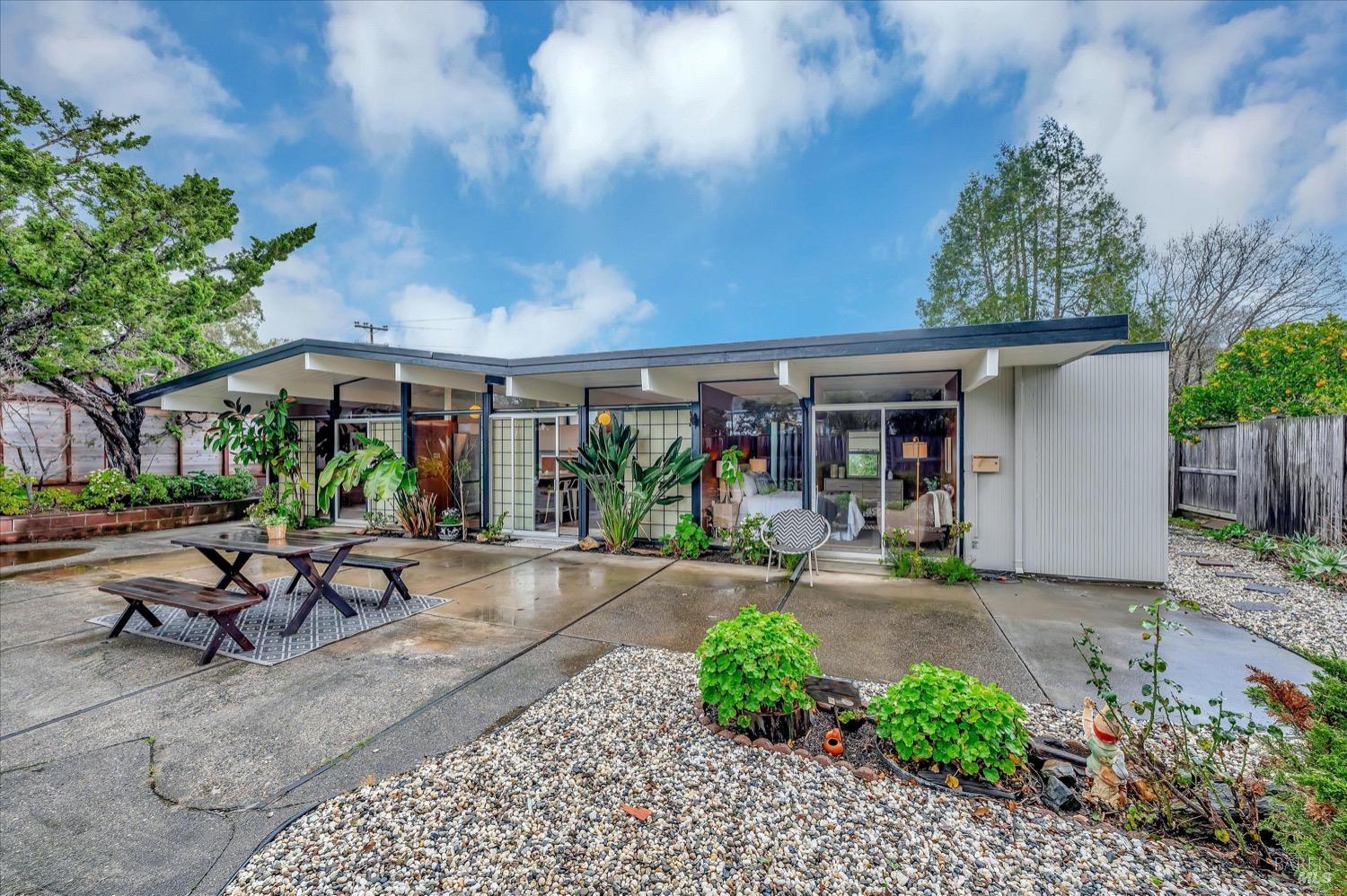 153 Golden Hinde Blvd