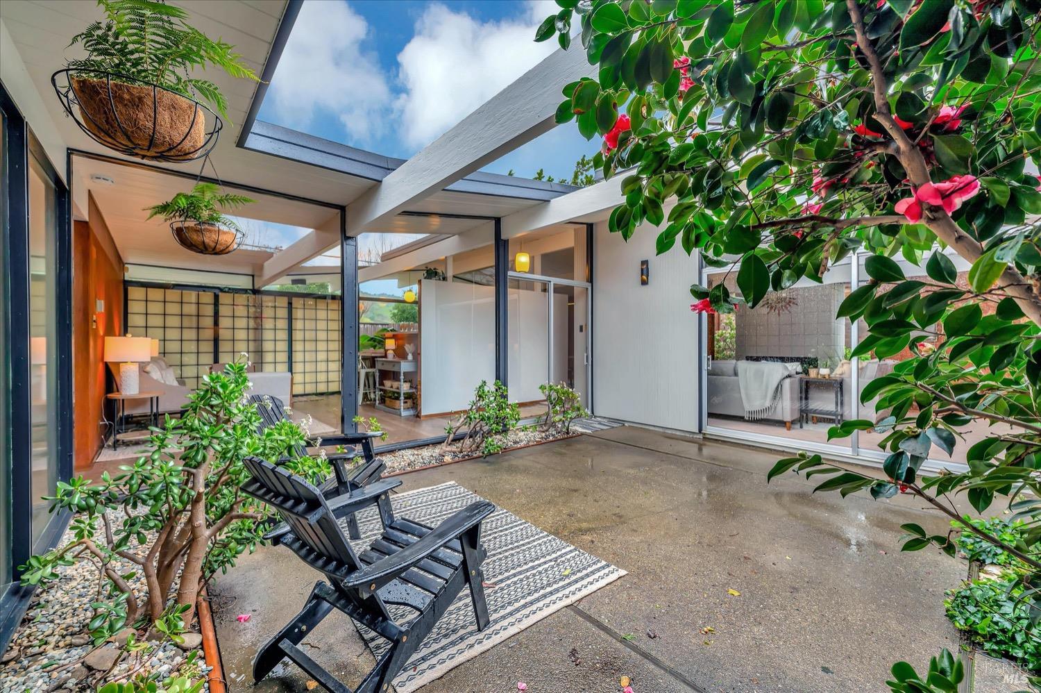 153 Golden Hinde Blvd