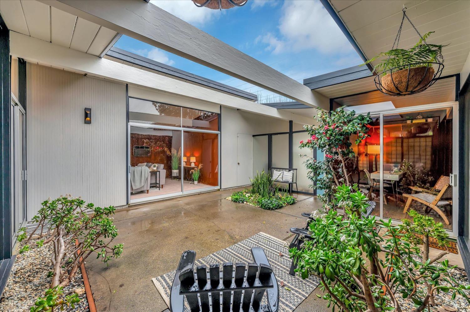 153 Golden Hinde Blvd