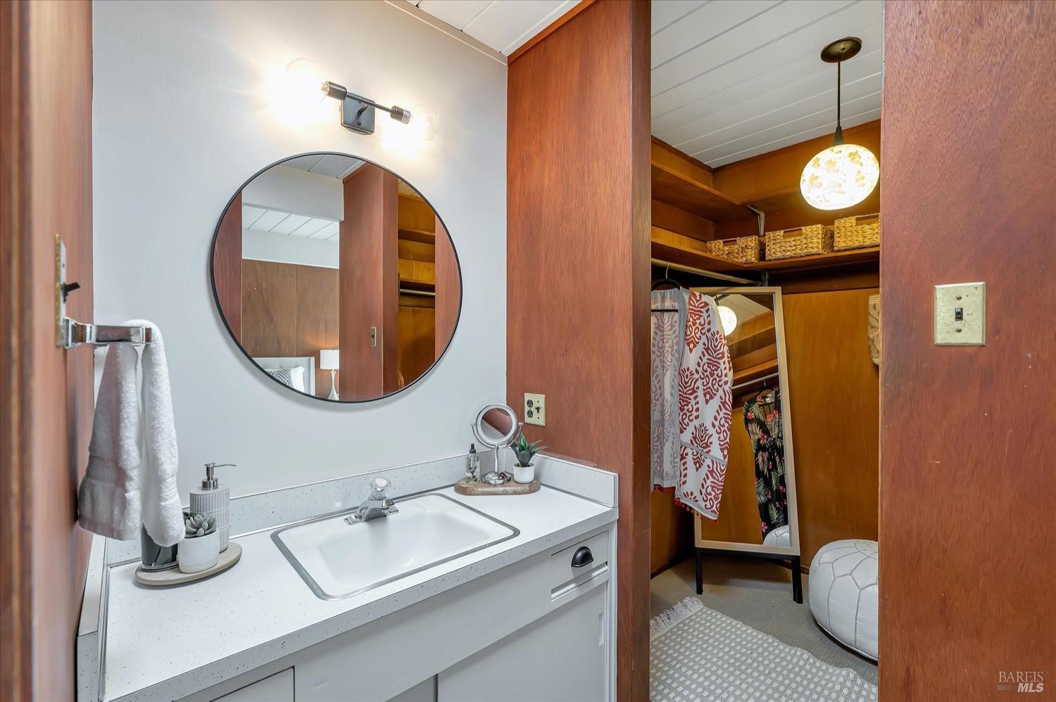 153 Golden Hinde Blvd