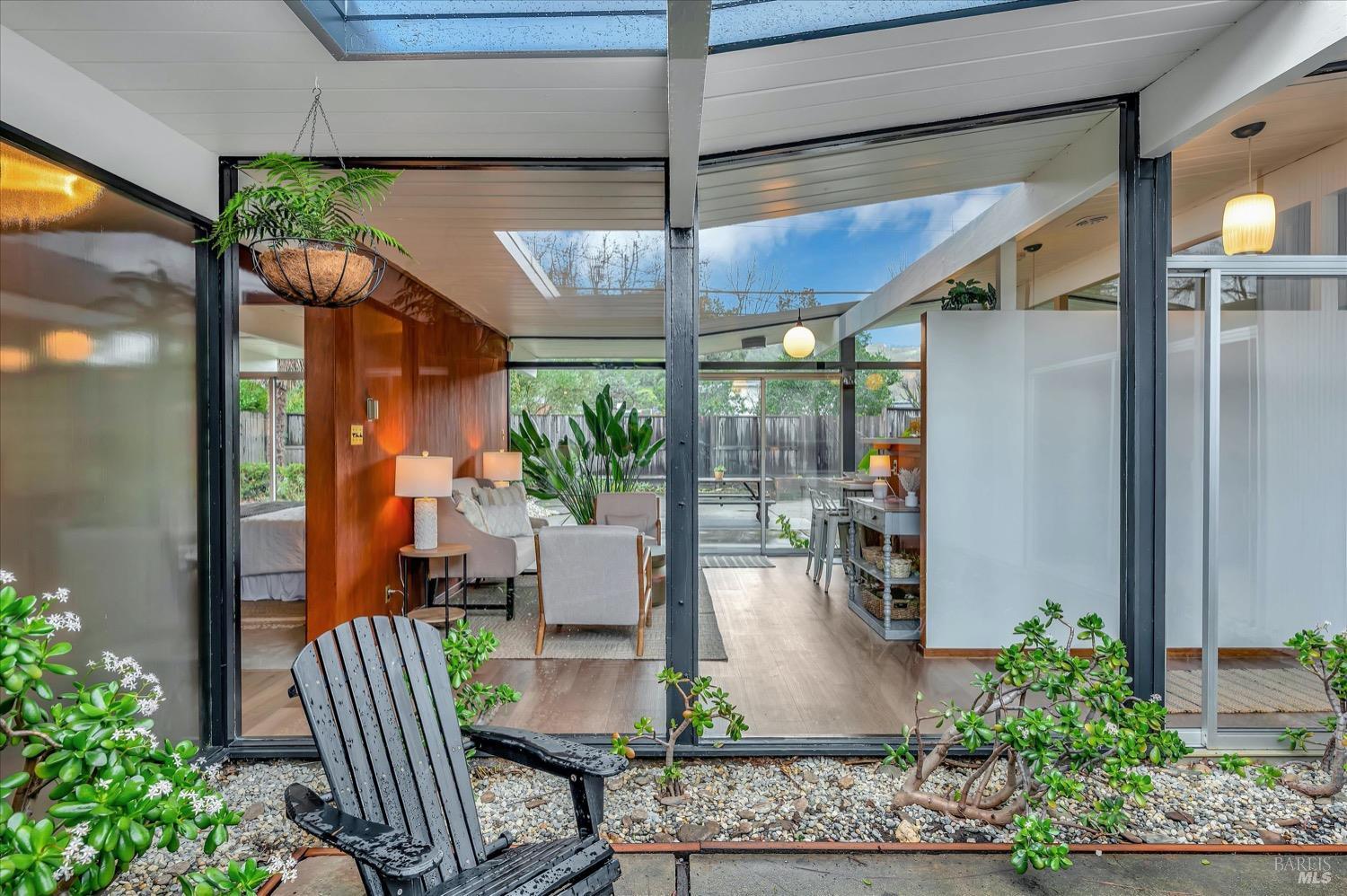 153 Golden Hinde Blvd