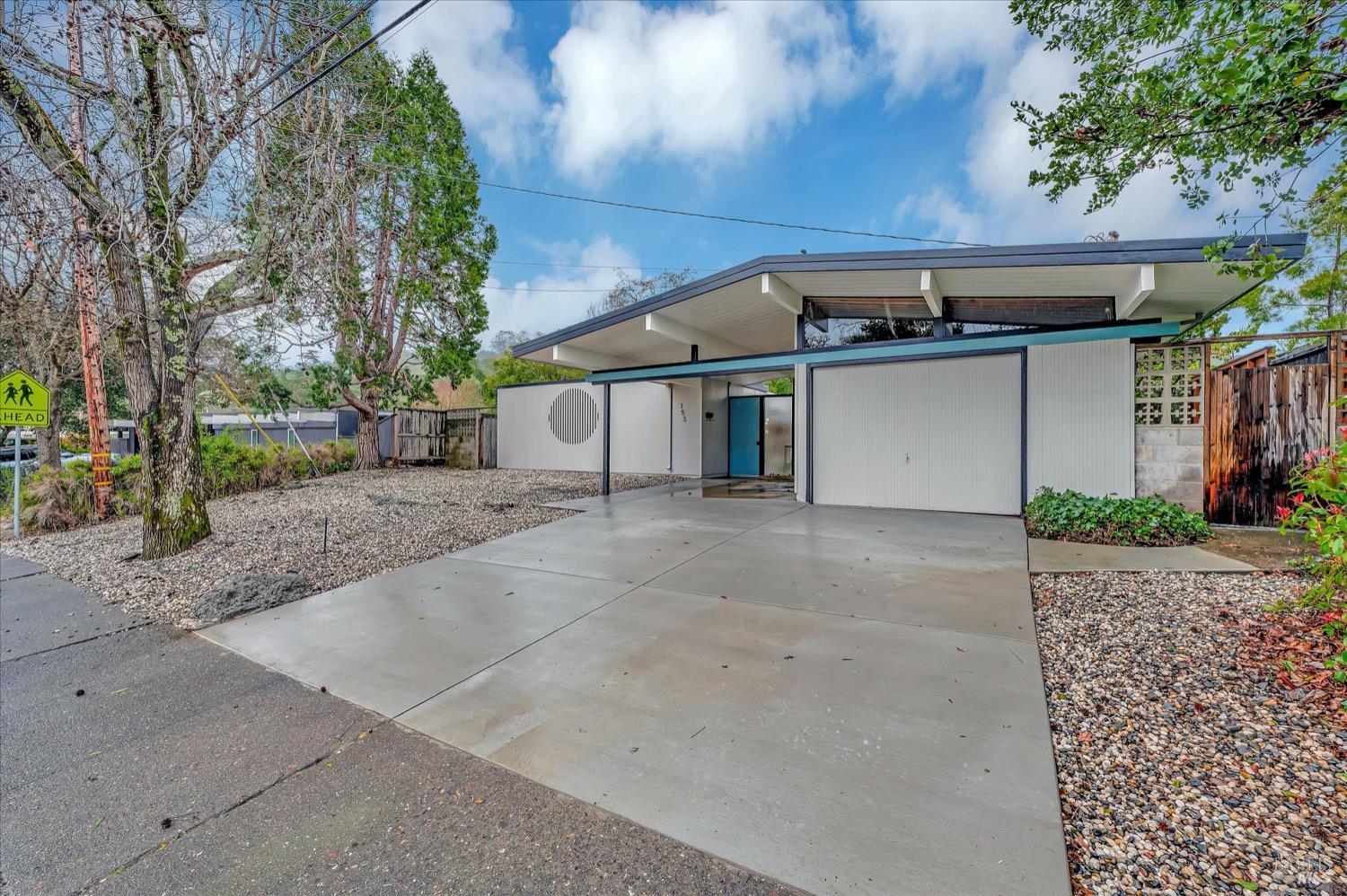 153 Golden Hinde Blvd