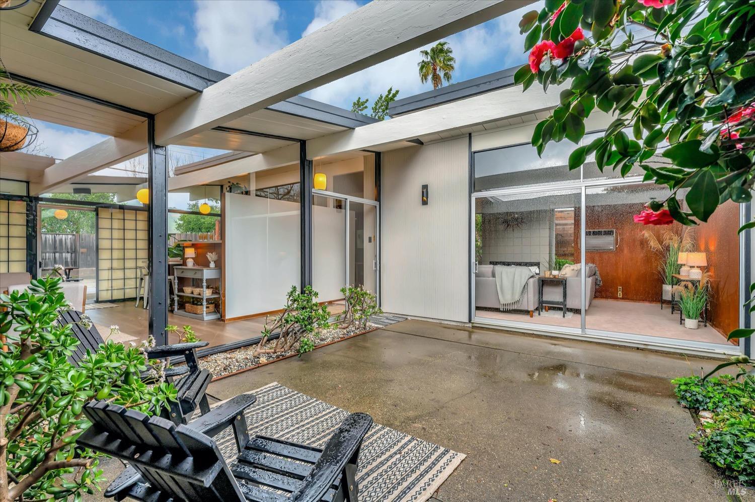 153 Golden Hinde Blvd