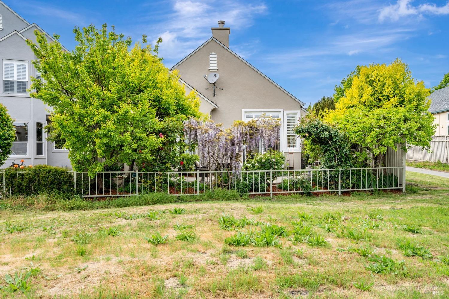 1816 Falcon Ridge Dr