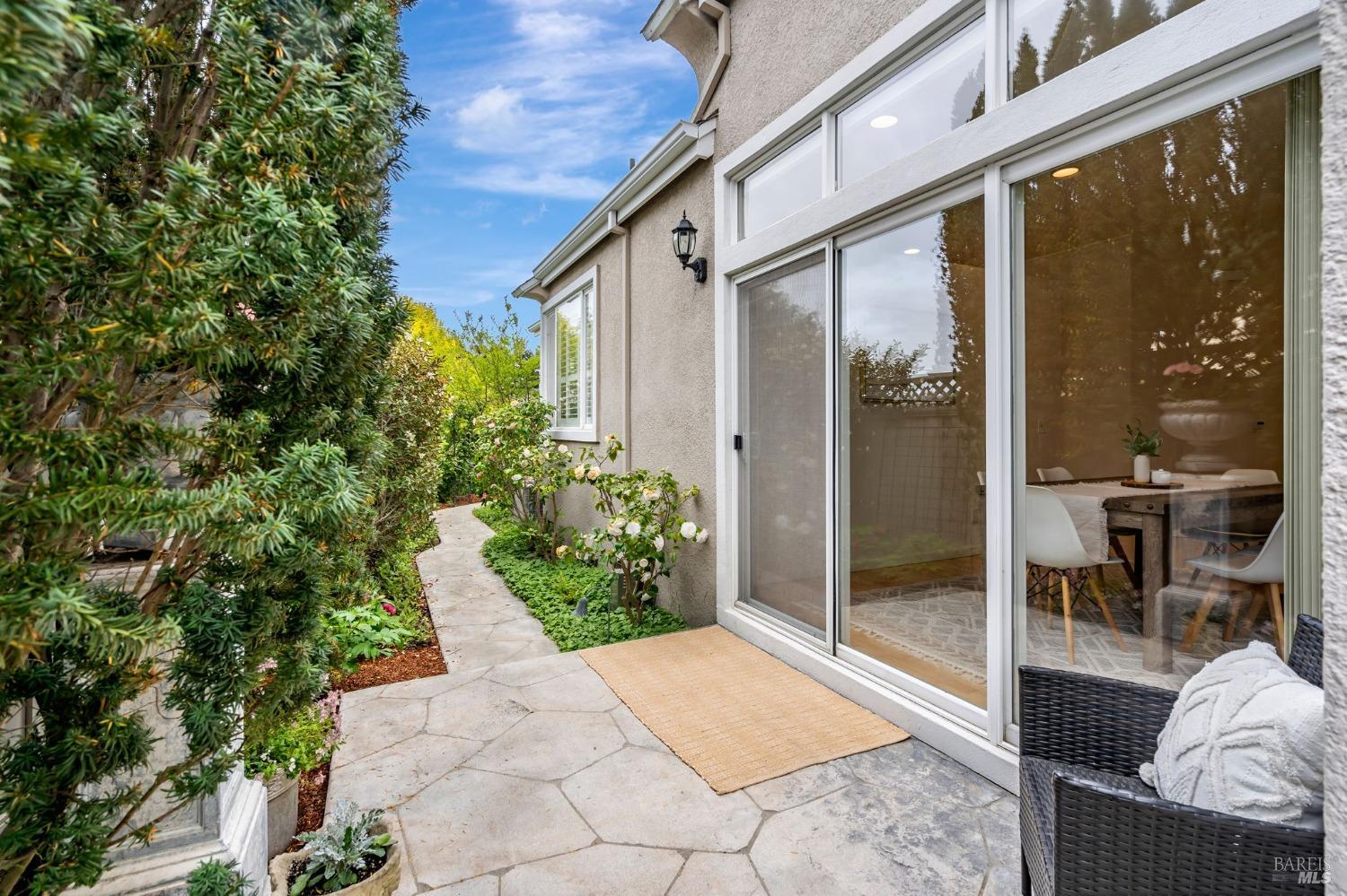 1816 Falcon Ridge Dr