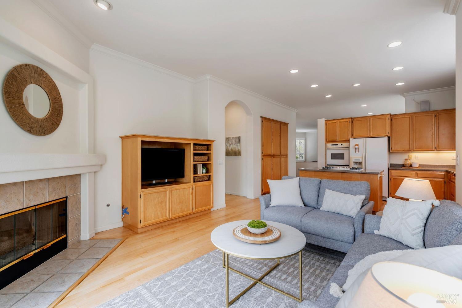 1816 Falcon Ridge Dr