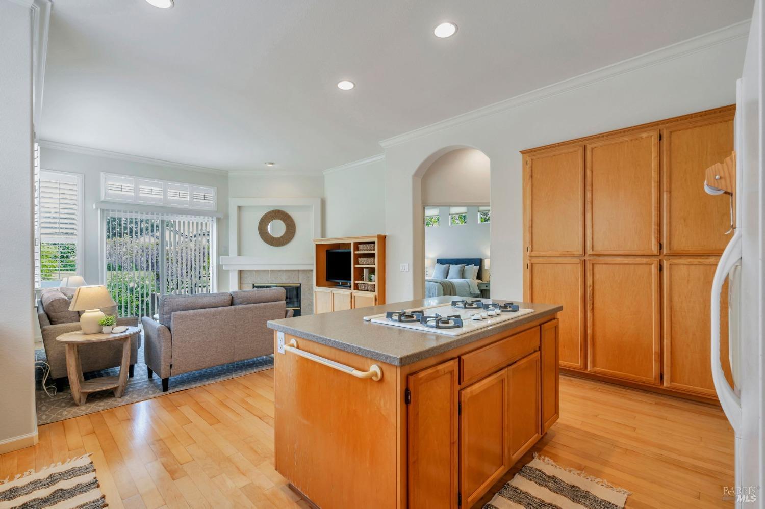 1816 Falcon Ridge Dr