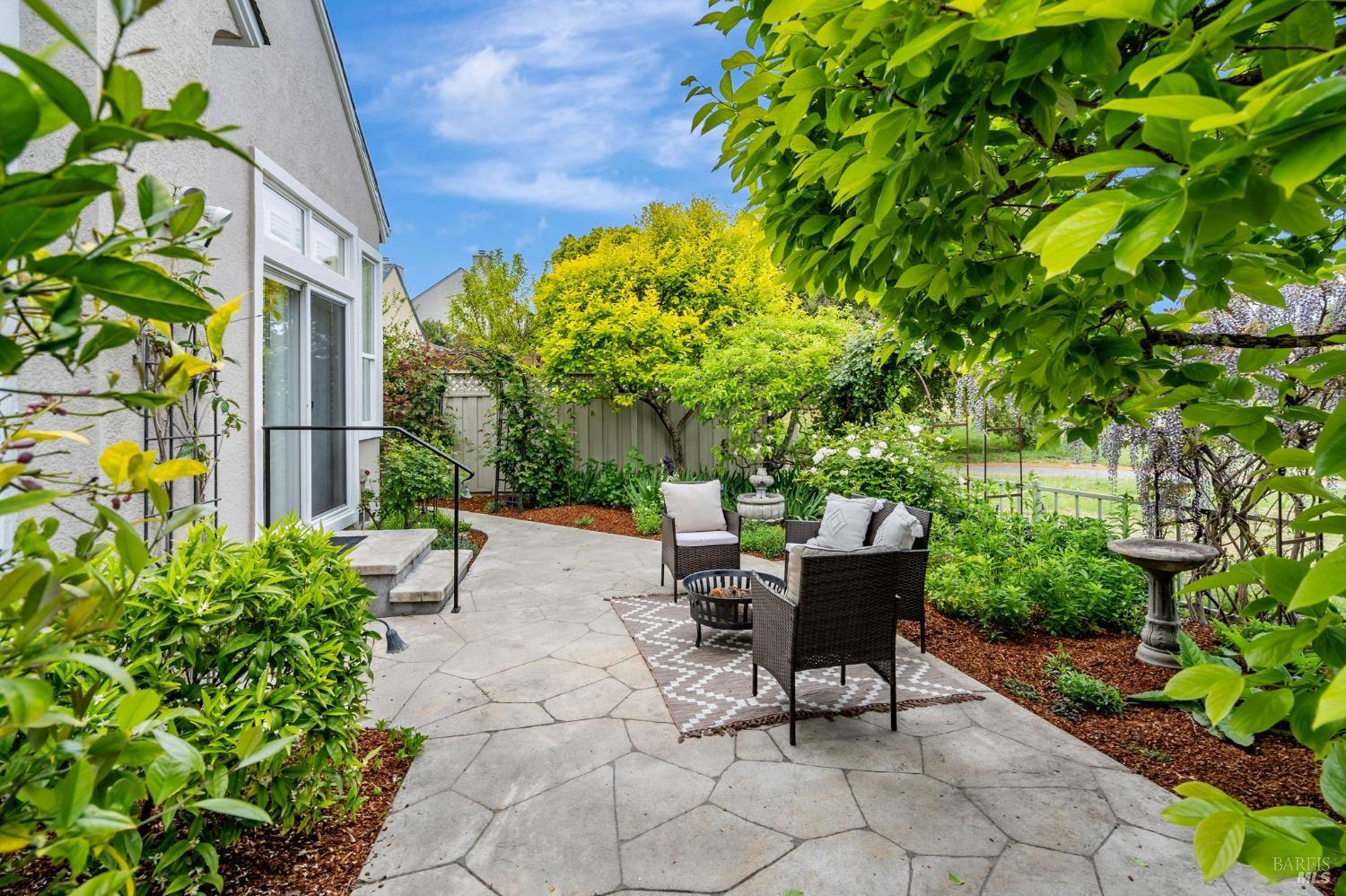 1816 Falcon Ridge Dr