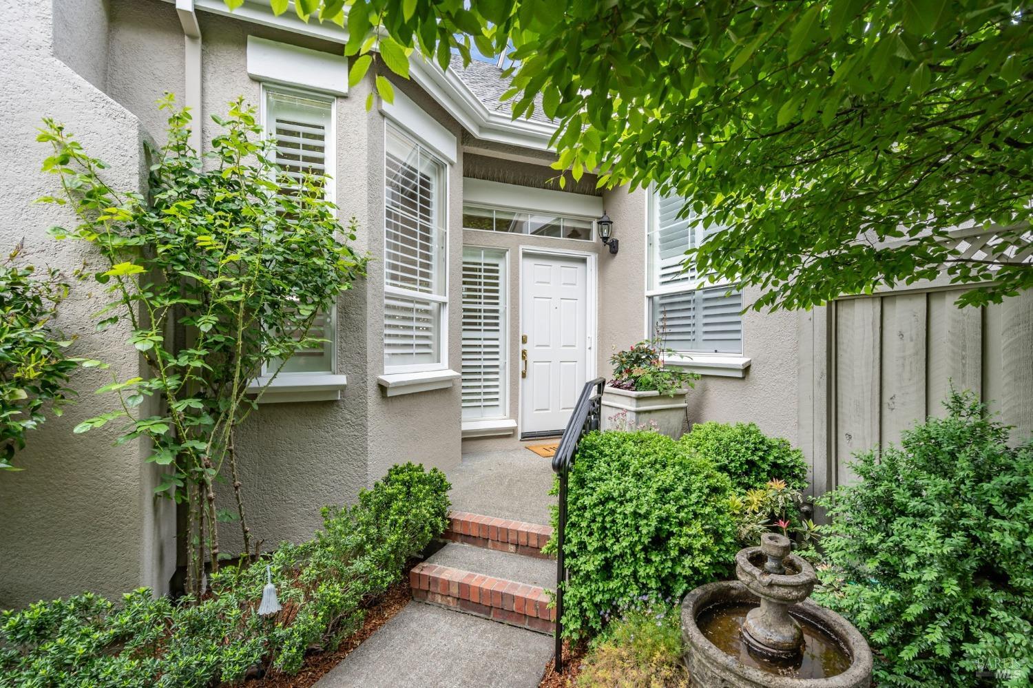 1816 Falcon Ridge Dr